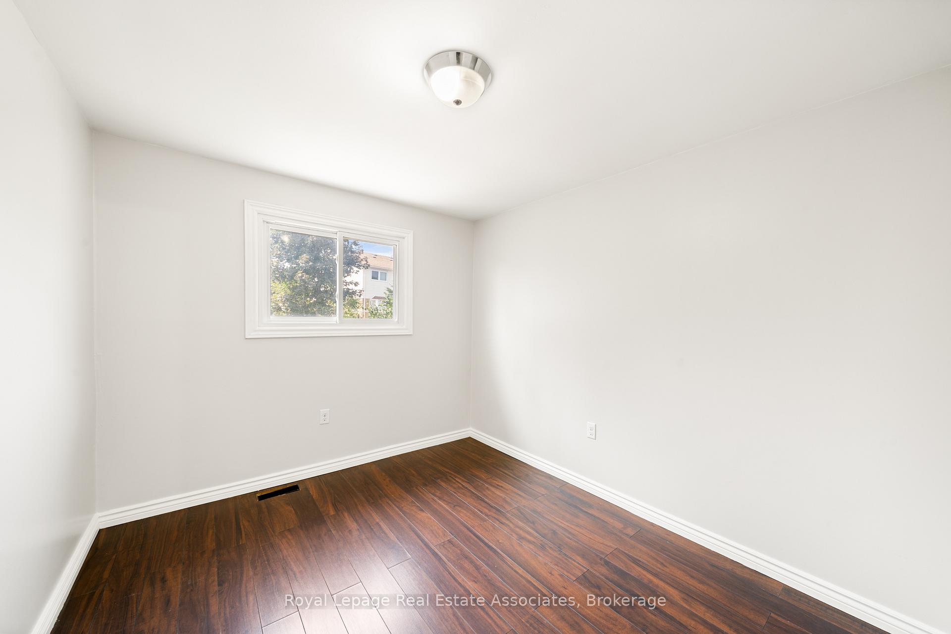 Photo 20 of 44 Hemingway Crescent, Barrie, Letitia Heights — HOMEH