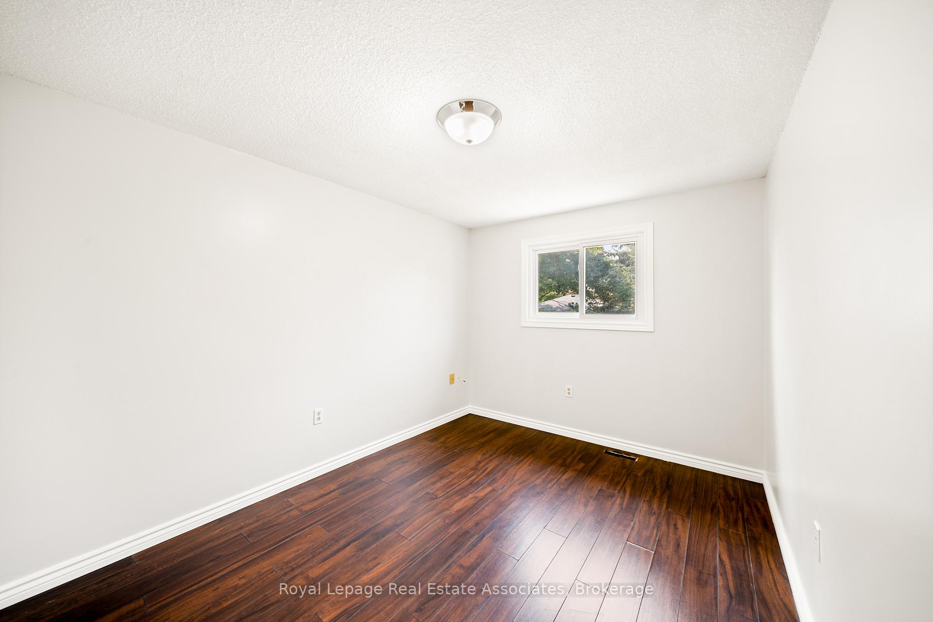 Photo 22 of 44 Hemingway Crescent, Barrie, Letitia Heights — HOMEH