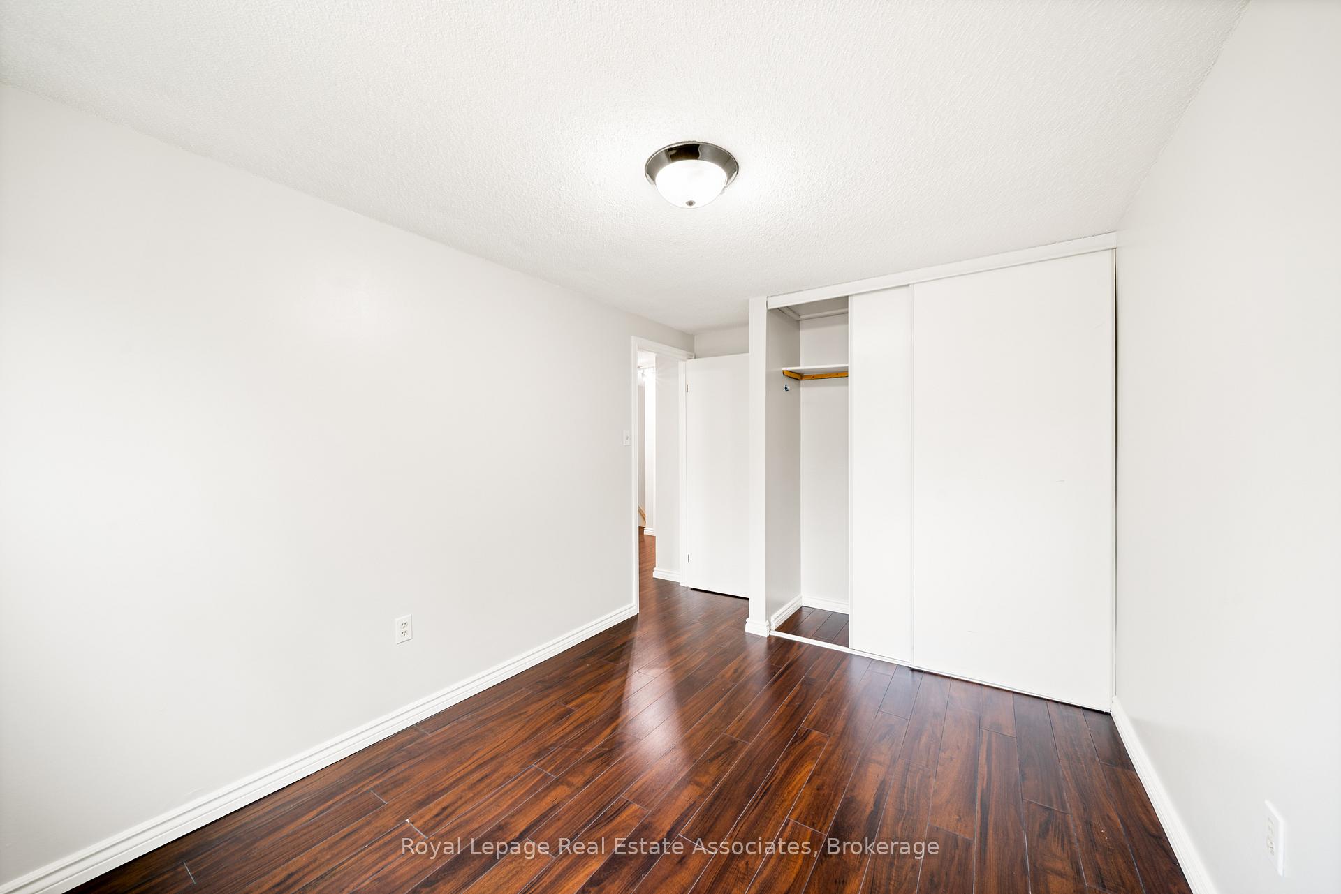 Photo 23 of 44 Hemingway Crescent, Barrie, Letitia Heights — HOMEH