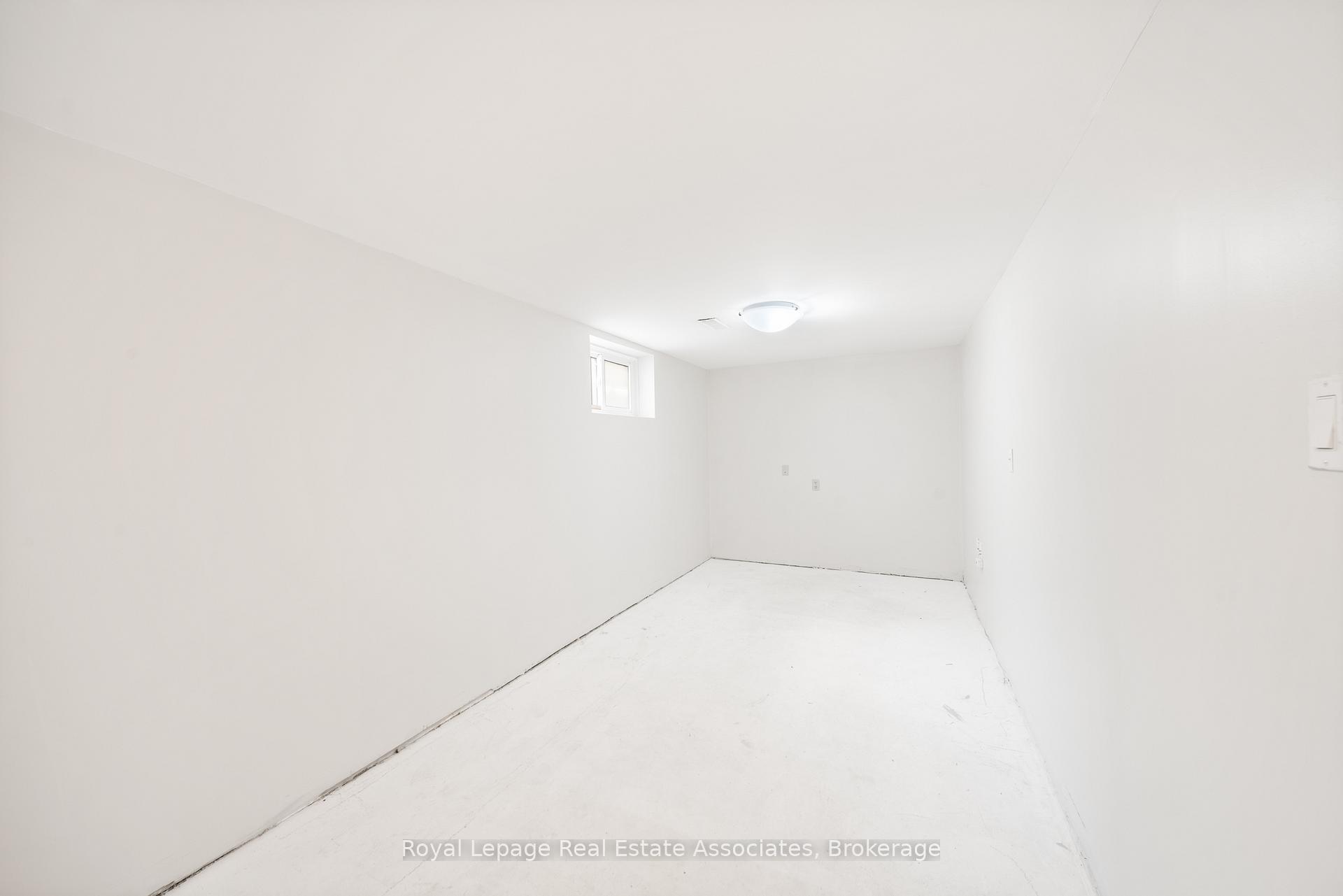 Photo 26 of 44 Hemingway Crescent, Barrie, Letitia Heights — HOMEH