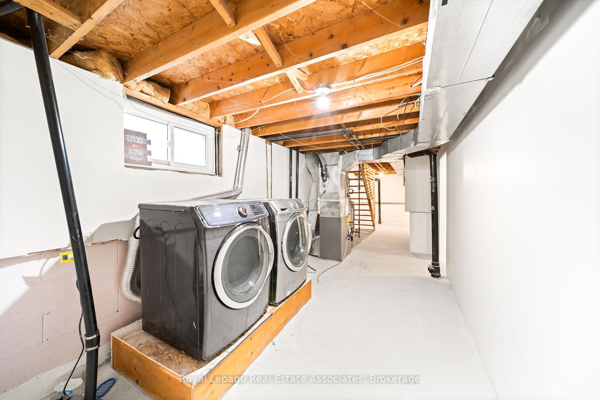 Photo 28 of 44 Hemingway Crescent, Barrie, Letitia Heights — HOMEH