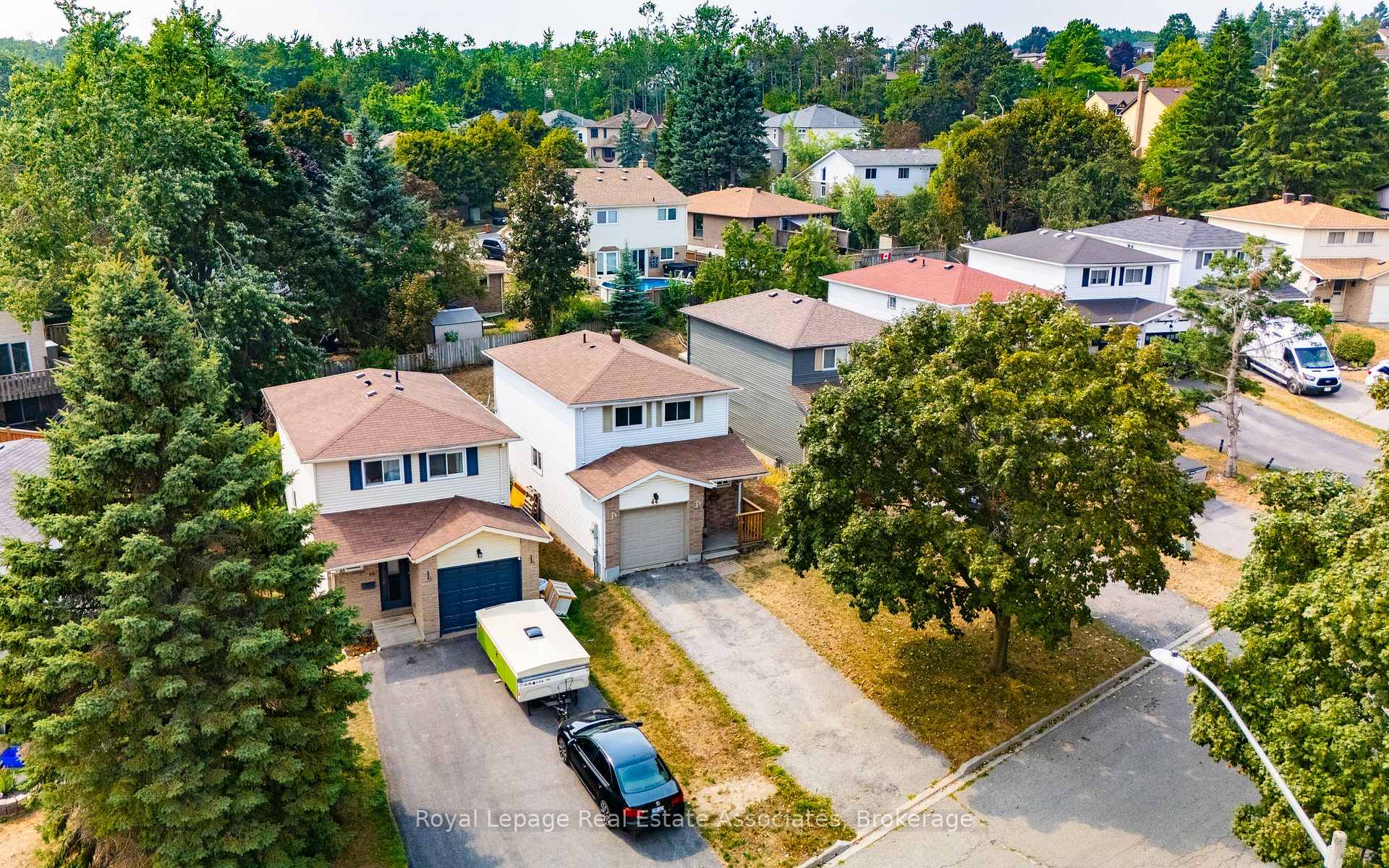 Photo 32 of 44 Hemingway Crescent, Barrie, Letitia Heights — HOMEH