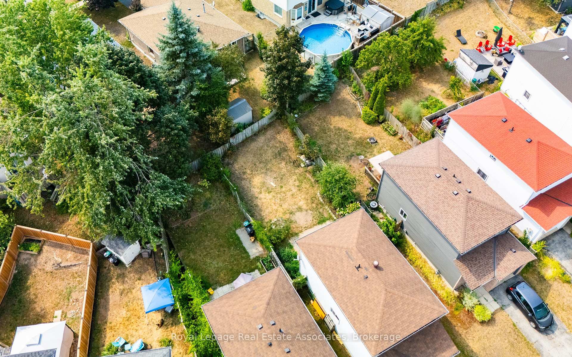 Photo 35 of 44 Hemingway Crescent, Barrie, Letitia Heights — HOMEH