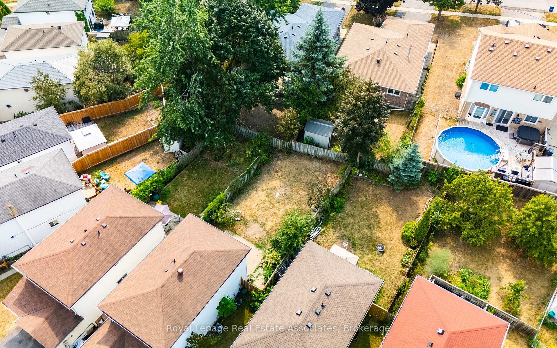 Photo 36 of 44 Hemingway Crescent, Barrie, Letitia Heights — HOMEH