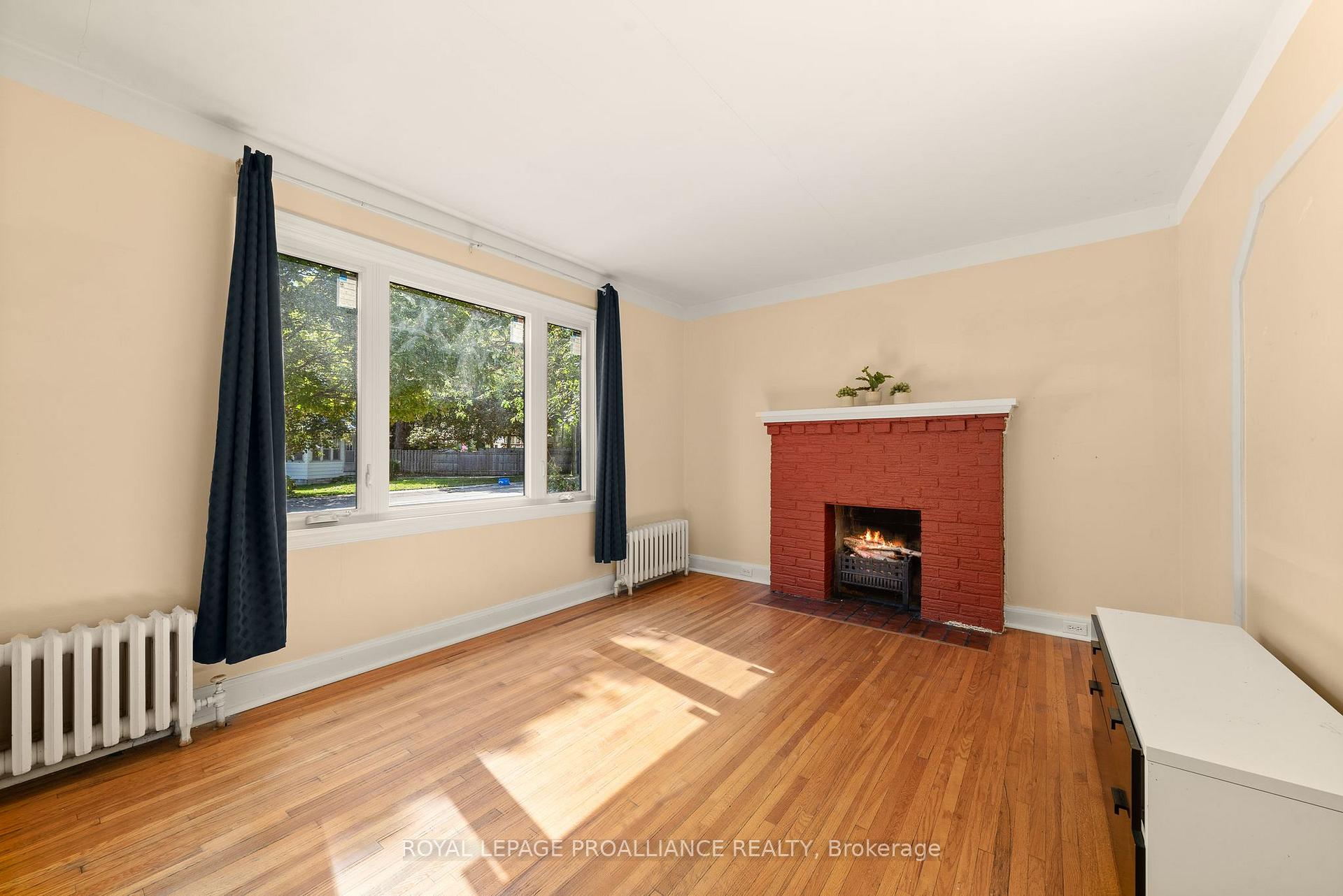 Photo 11 of 34 Lewis Street, Belleville, Belleville Ward — HOMEH