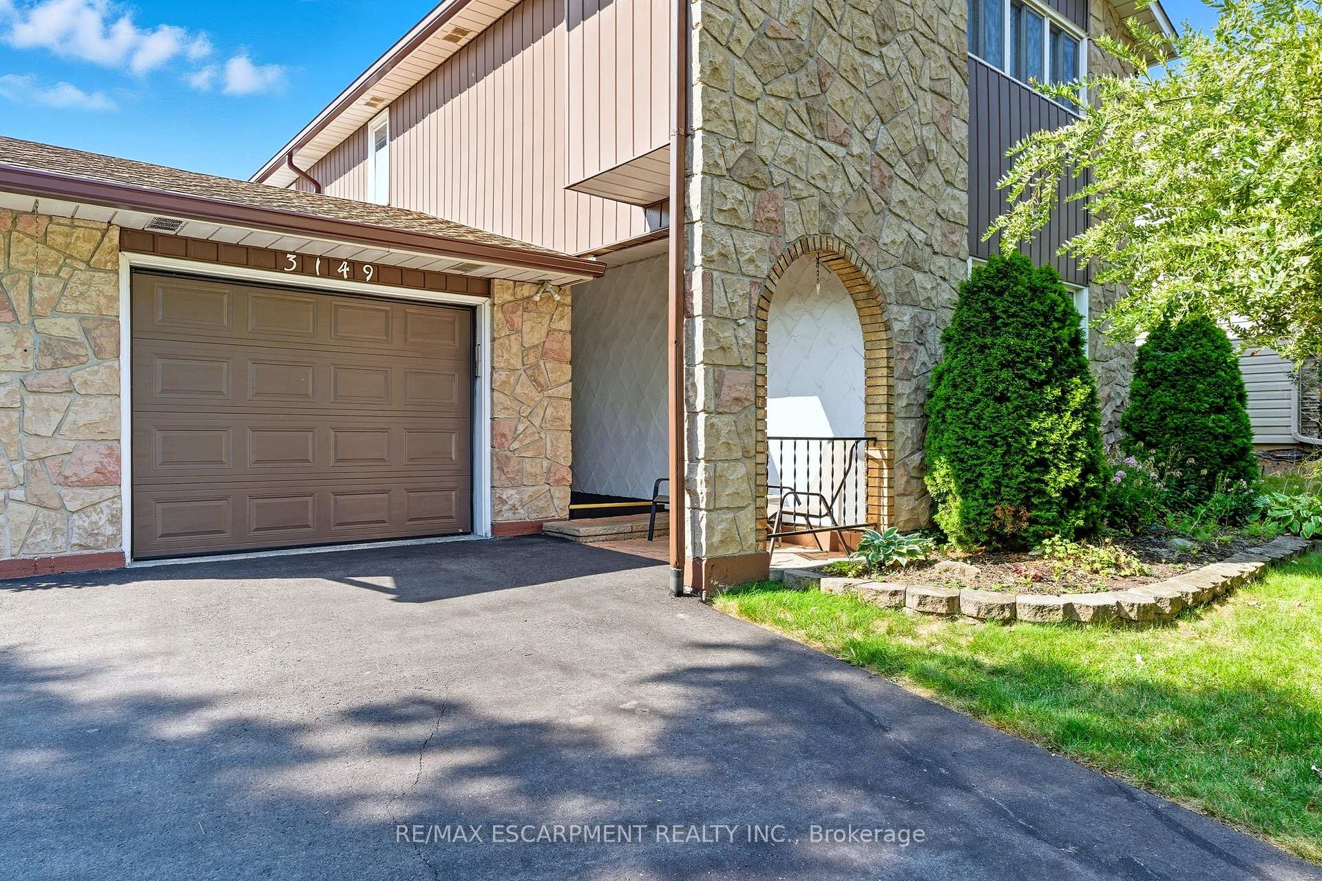 Photo 4 of 3149 Michael Crescent, Burlington, Palmer — HOMEH