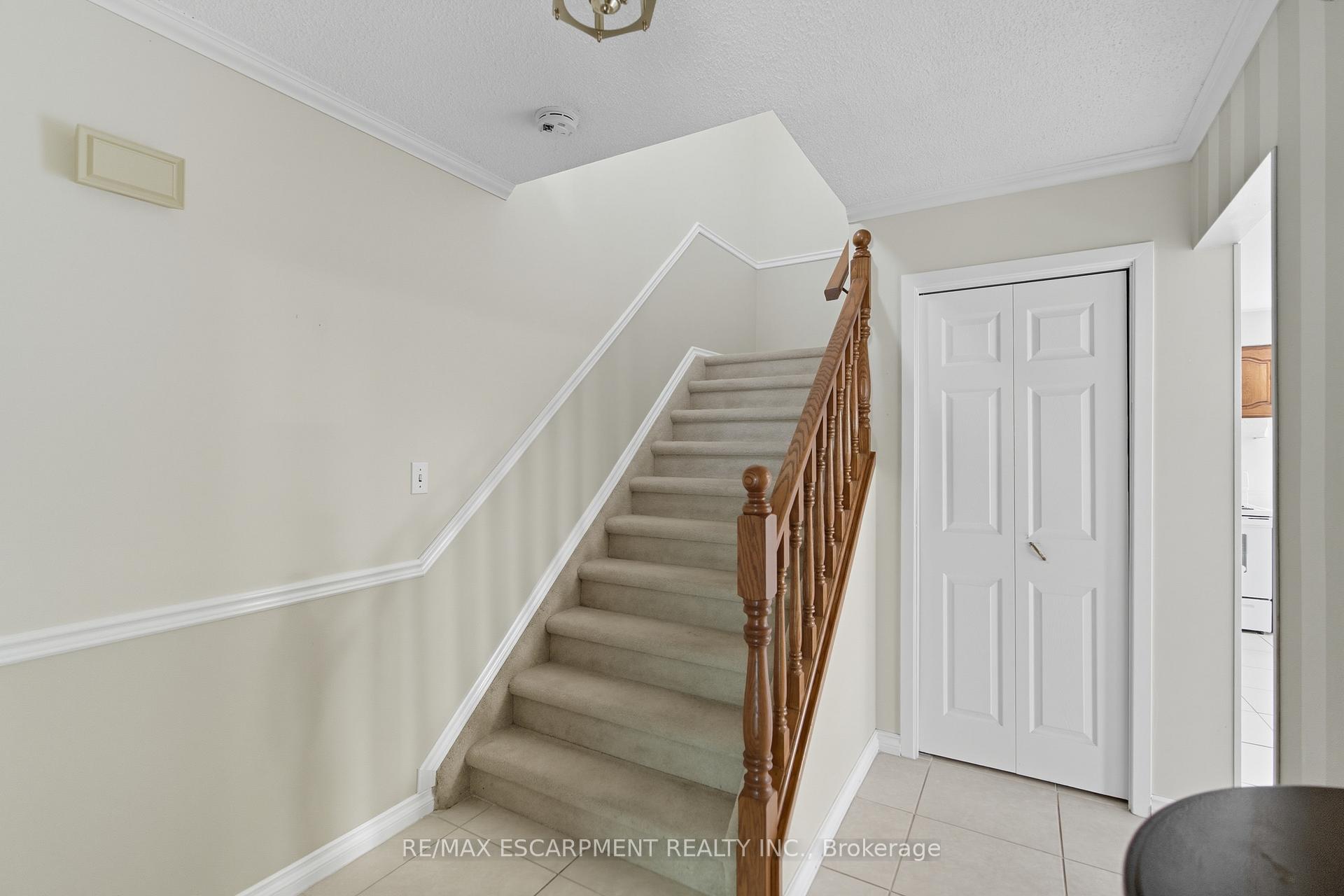Photo 8 of 3149 Michael Crescent, Burlington, Palmer — HOMEH