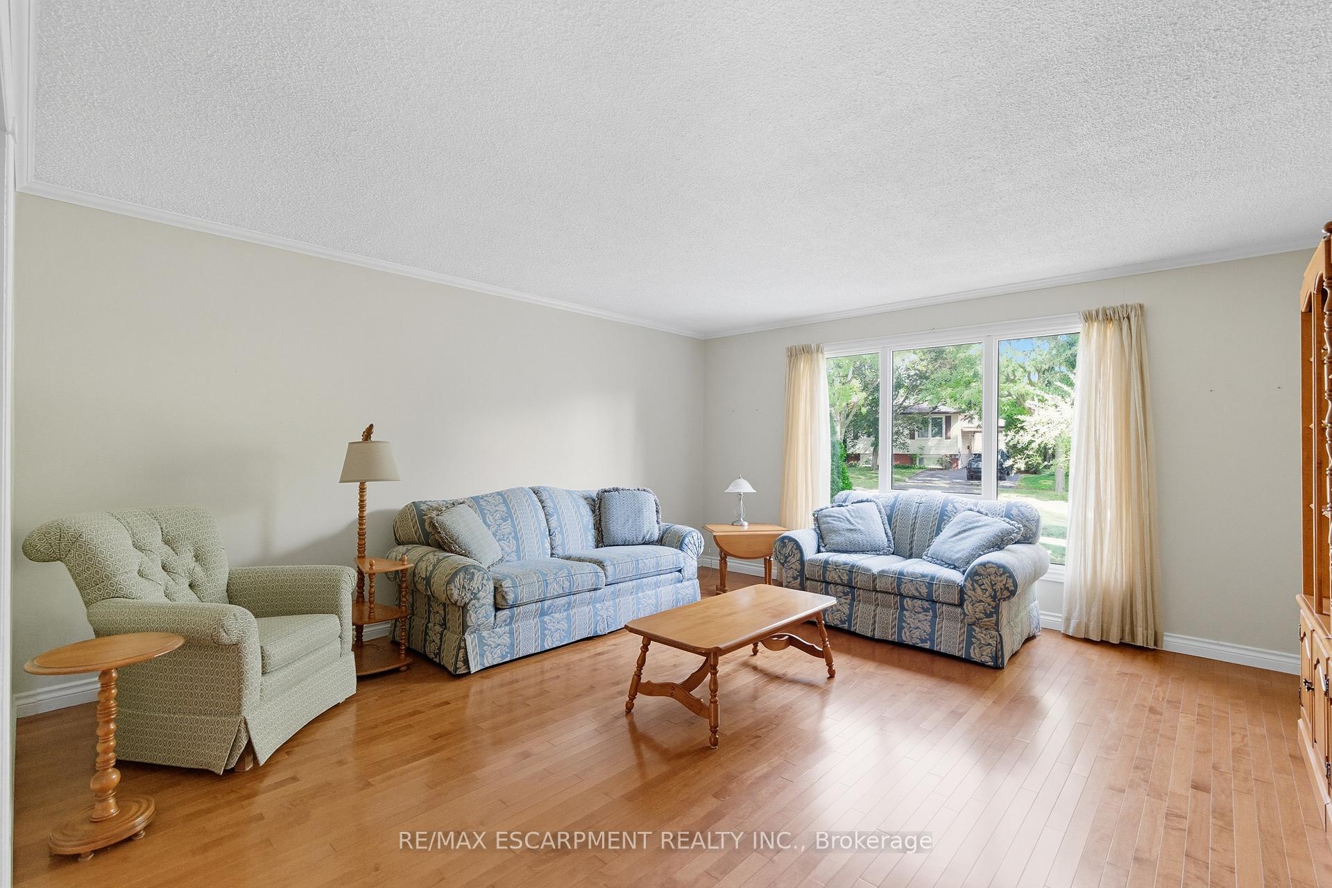 Photo 9 of 3149 Michael Crescent, Burlington, Palmer — HOMEH