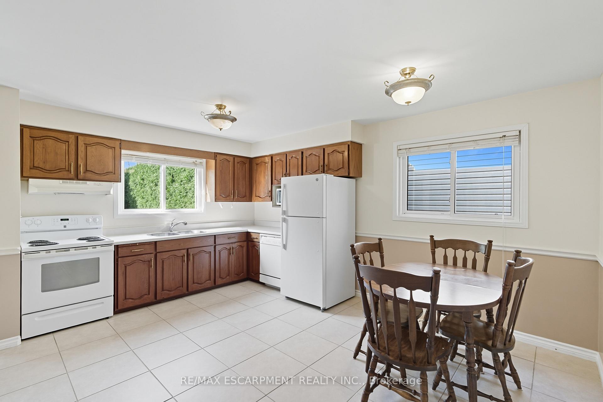 Photo 15 of 3149 Michael Crescent, Burlington, Palmer — HOMEH