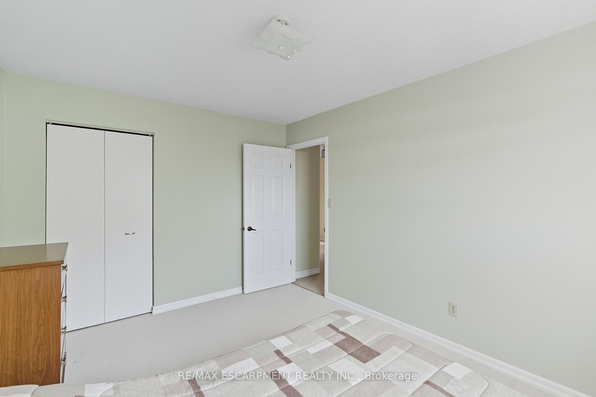 Photo 27 of 3149 Michael Crescent, Burlington, Palmer — HOMEH