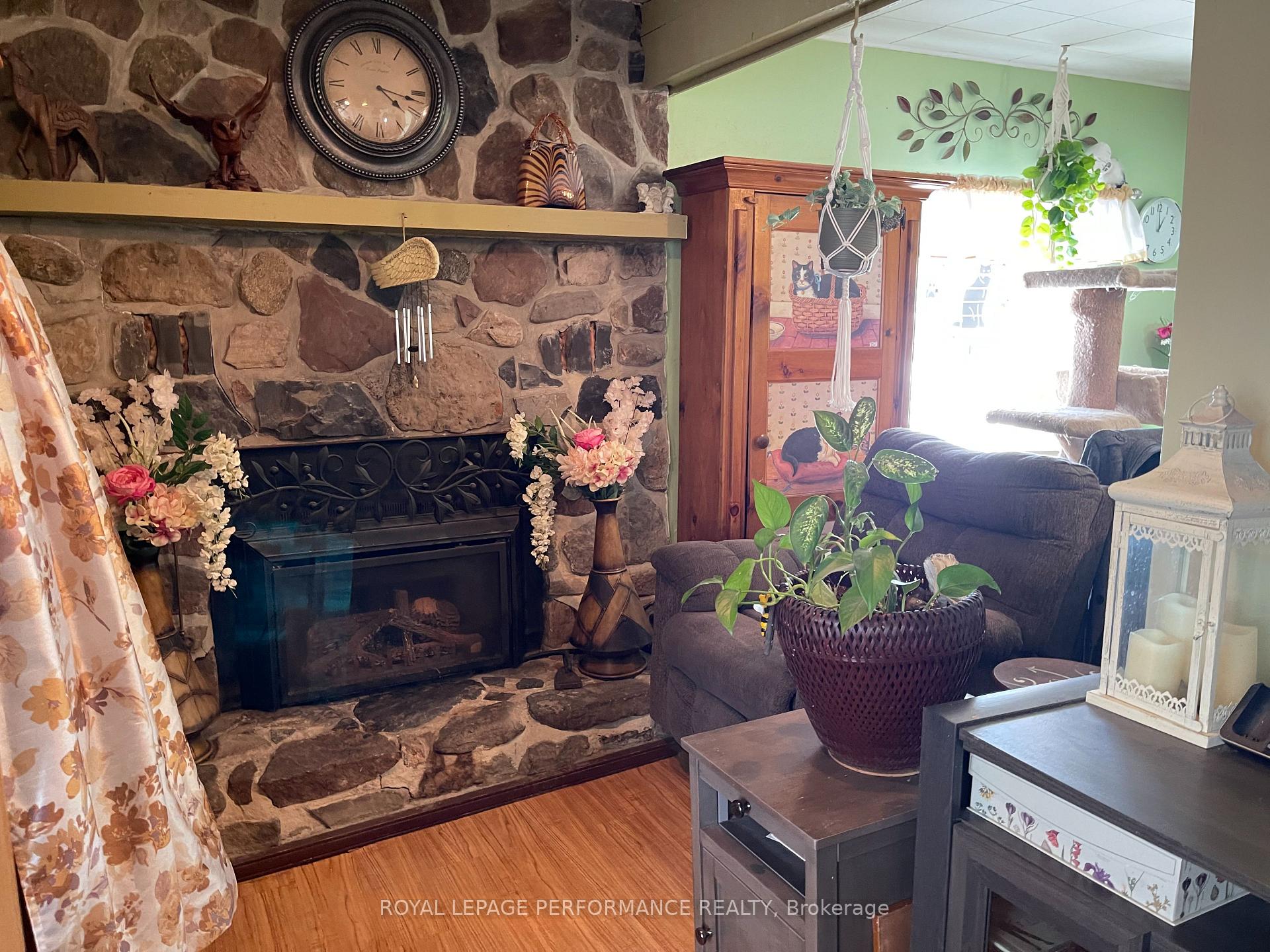 Photo 4 of 1027 Augustus Street W, Cornwall — HOMEH