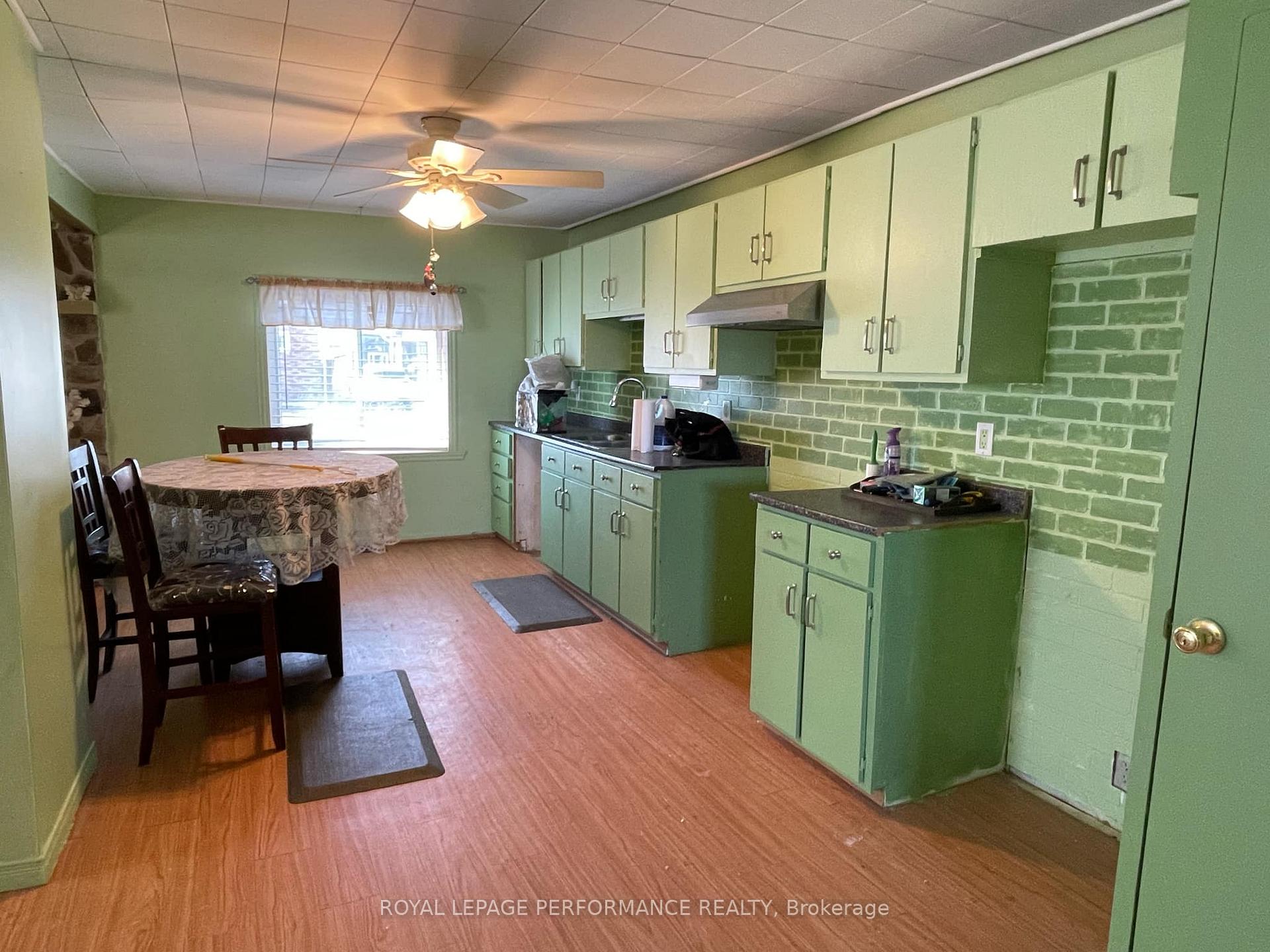 Photo 5 of 1027 Augustus Street W, Cornwall — HOMEH