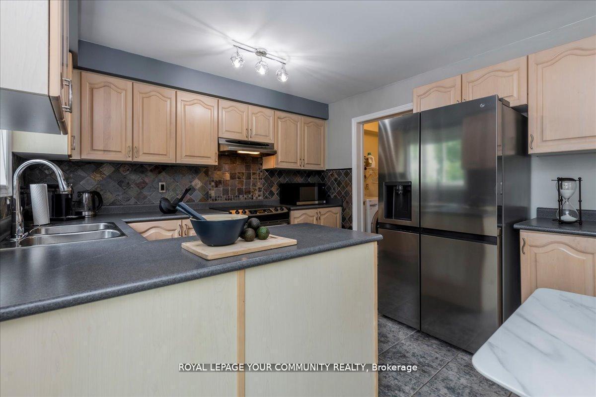 Photo 8 of 181 Succession Crescent, Barrie, Innis-Shore — HOMEH