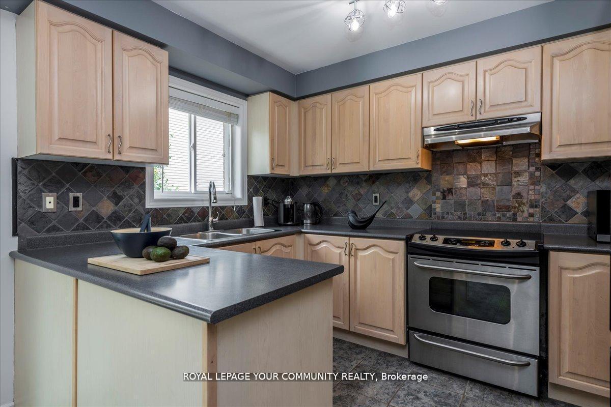 Photo 9 of 181 Succession Crescent, Barrie, Innis-Shore — HOMEH