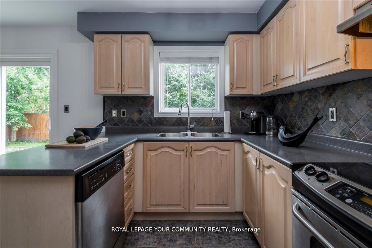 Photo 10 of 181 Succession Crescent, Barrie, Innis-Shore — HOMEH