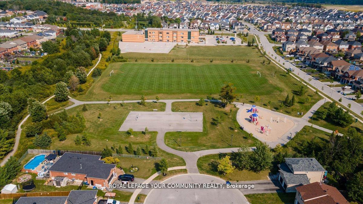 Photo 32 of 181 Succession Crescent, Barrie, Innis-Shore — HOMEH