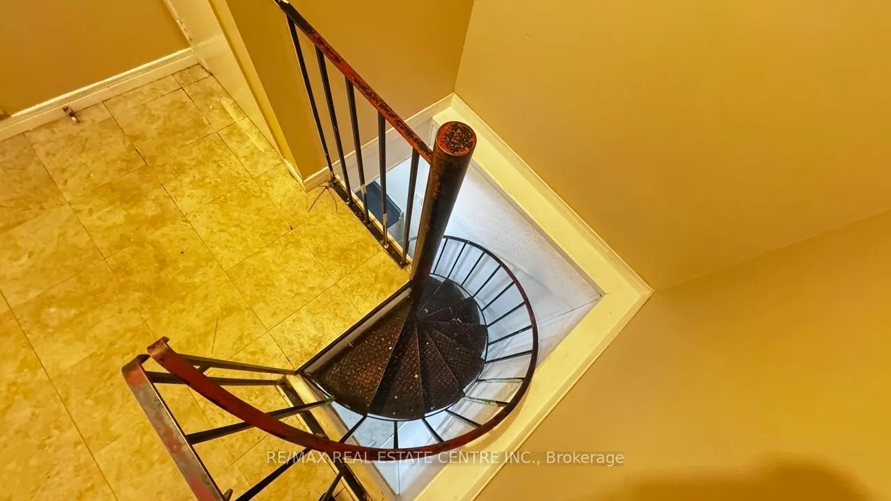 Photo 9 of 45 Wexford Road, Brampton, Heart Lake West — HOMEH