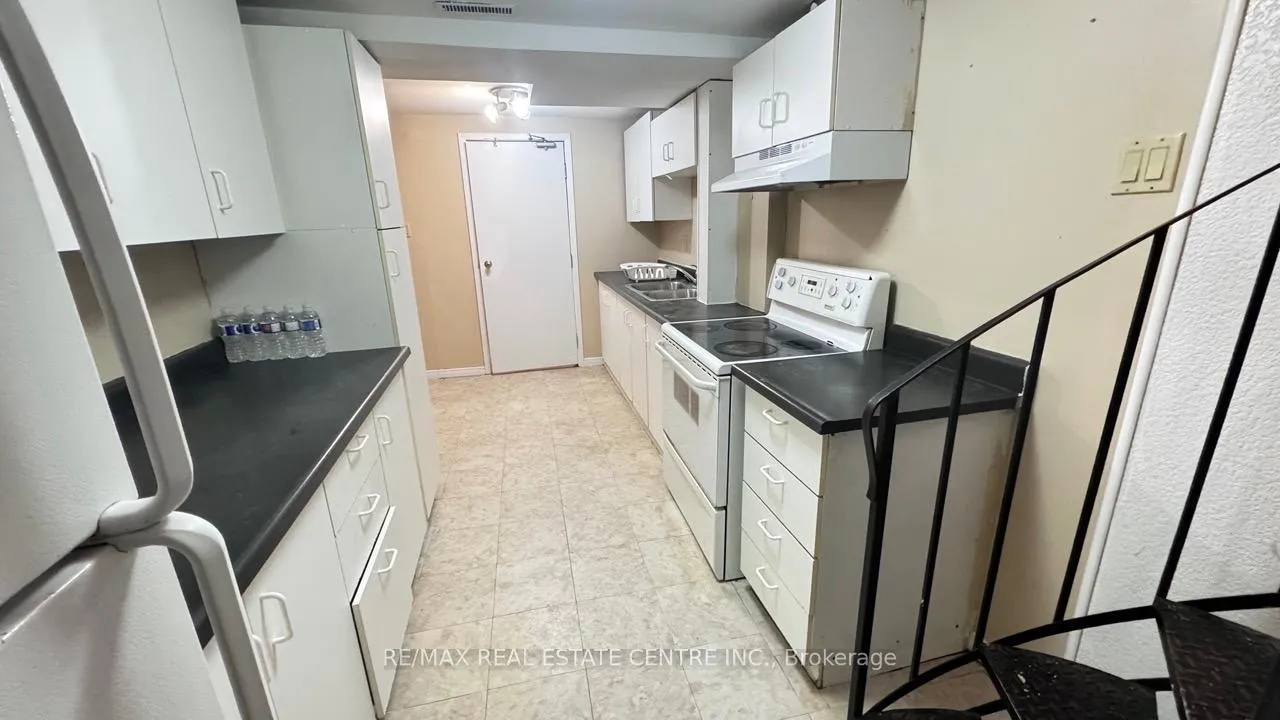 Photo 11 of 45 Wexford Road, Brampton, Heart Lake West — HOMEH