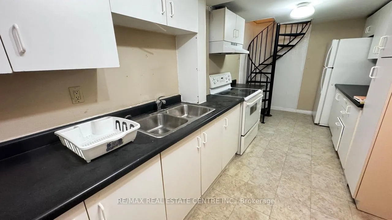 Photo 14 of 45 Wexford Road, Brampton, Heart Lake West — HOMEH