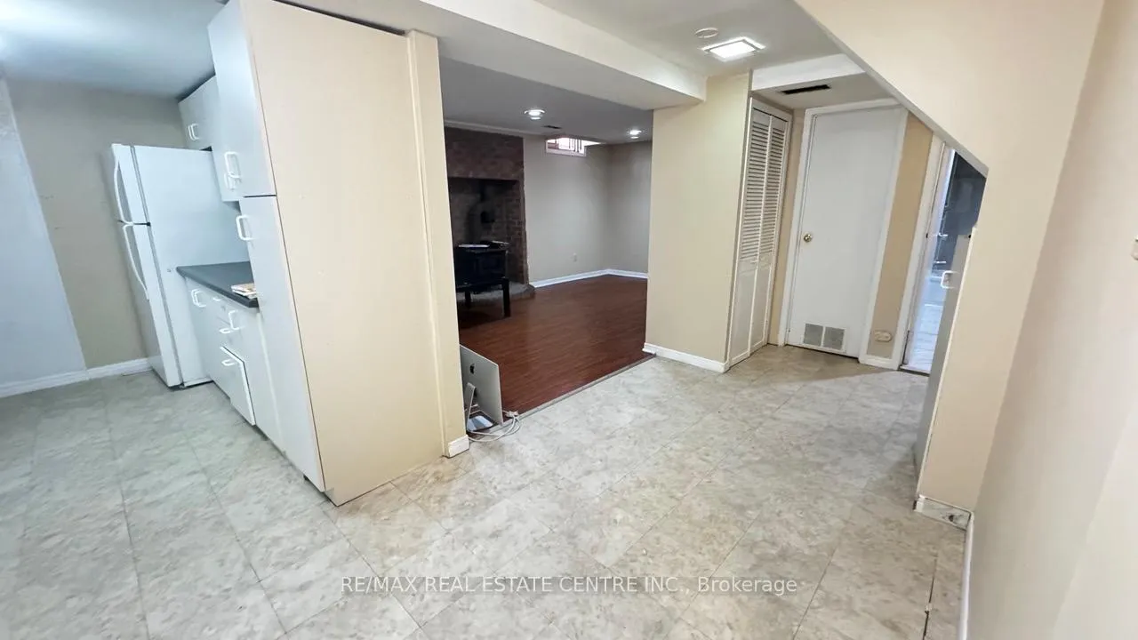 Photo 15 of 45 Wexford Road, Brampton, Heart Lake West — HOMEH