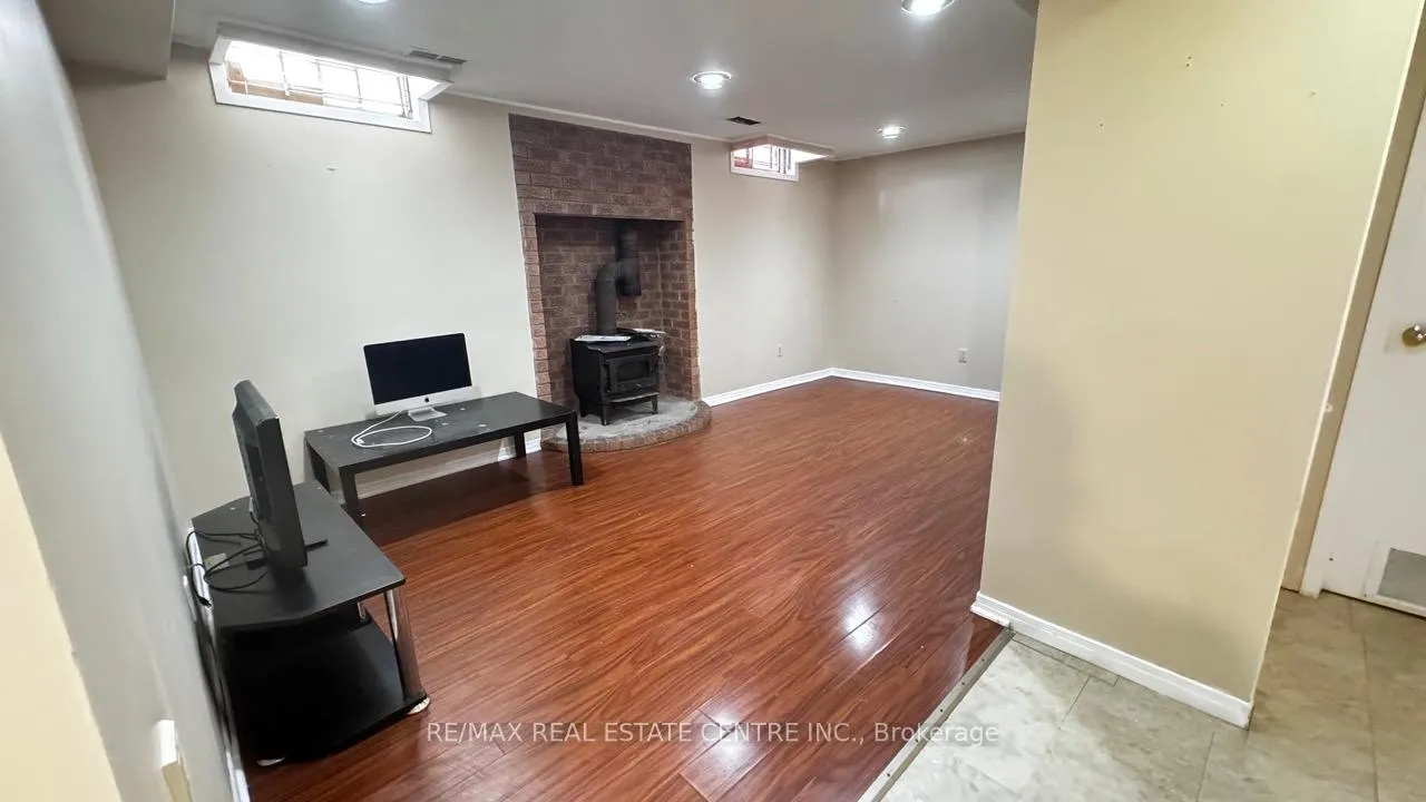 Photo 19 of 45 Wexford Road, Brampton, Heart Lake West — HOMEH