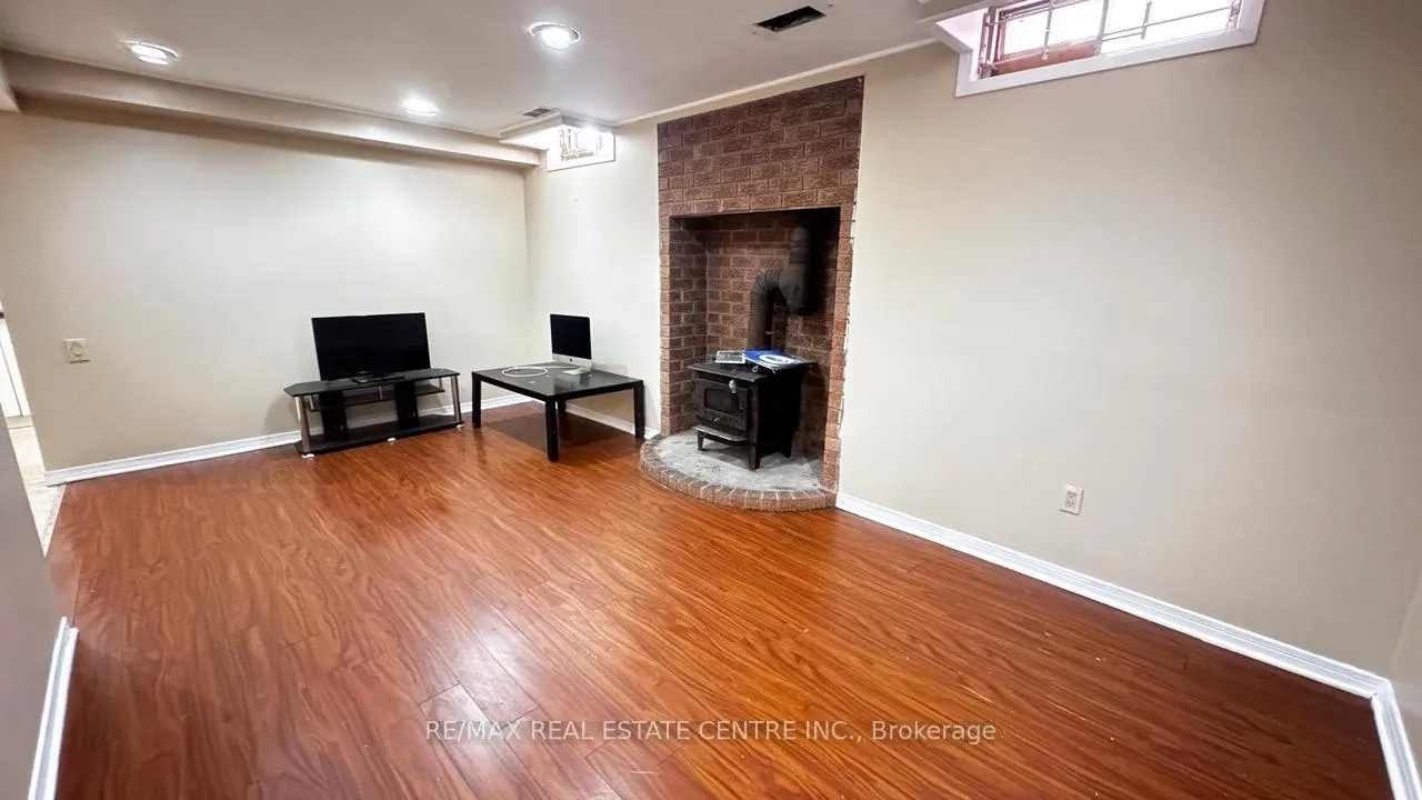 Photo 22 of 45 Wexford Road, Brampton, Heart Lake West — HOMEH
