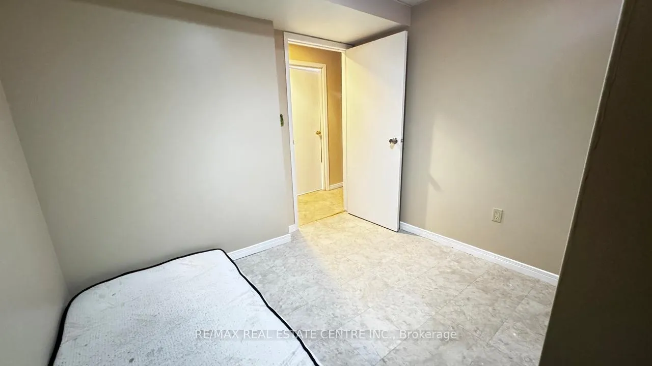 Photo 39 of 45 Wexford Road, Brampton, Heart Lake West — HOMEH
