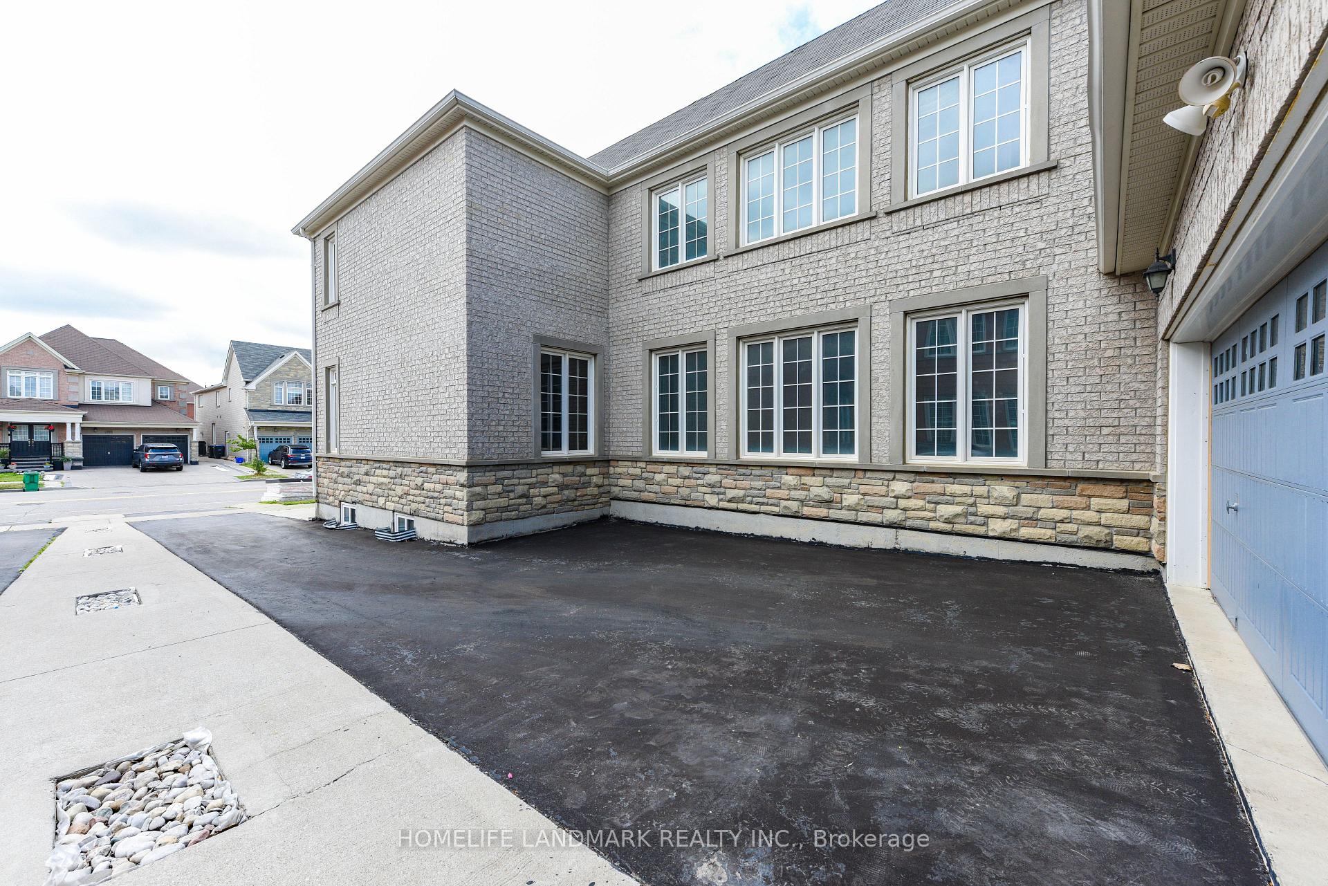 Photo 30 of 210 Castle Oaks Crossing W, Brampton, Bram East — HOMEH