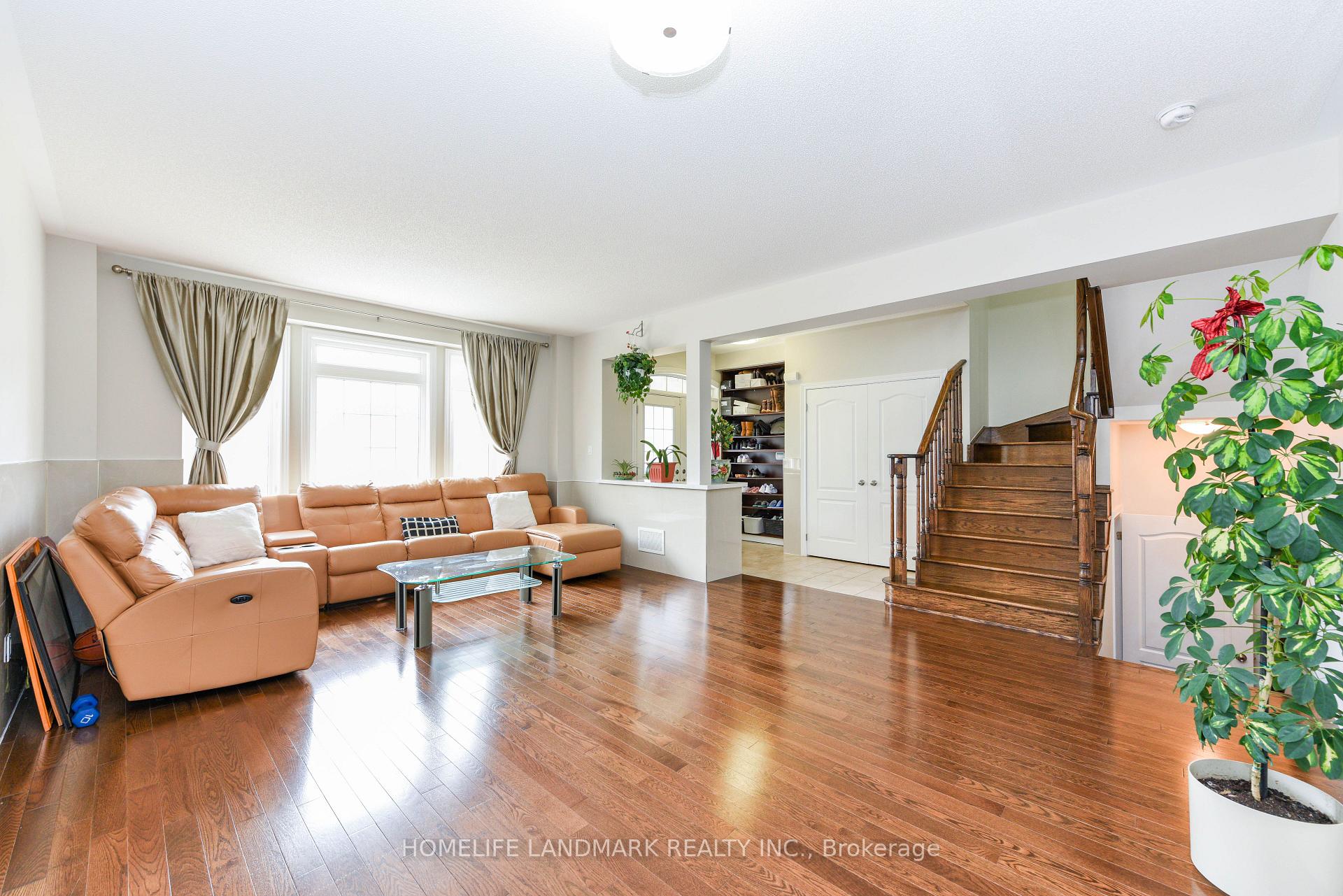 Photo 31 of 210 Castle Oaks Crossing W, Brampton, Bram East — HOMEH