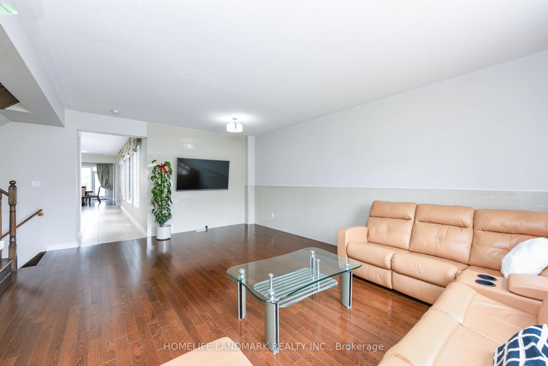 Photo 12 of 210 Castle Oaks Crossing W, Brampton, Bram East — HOMEH