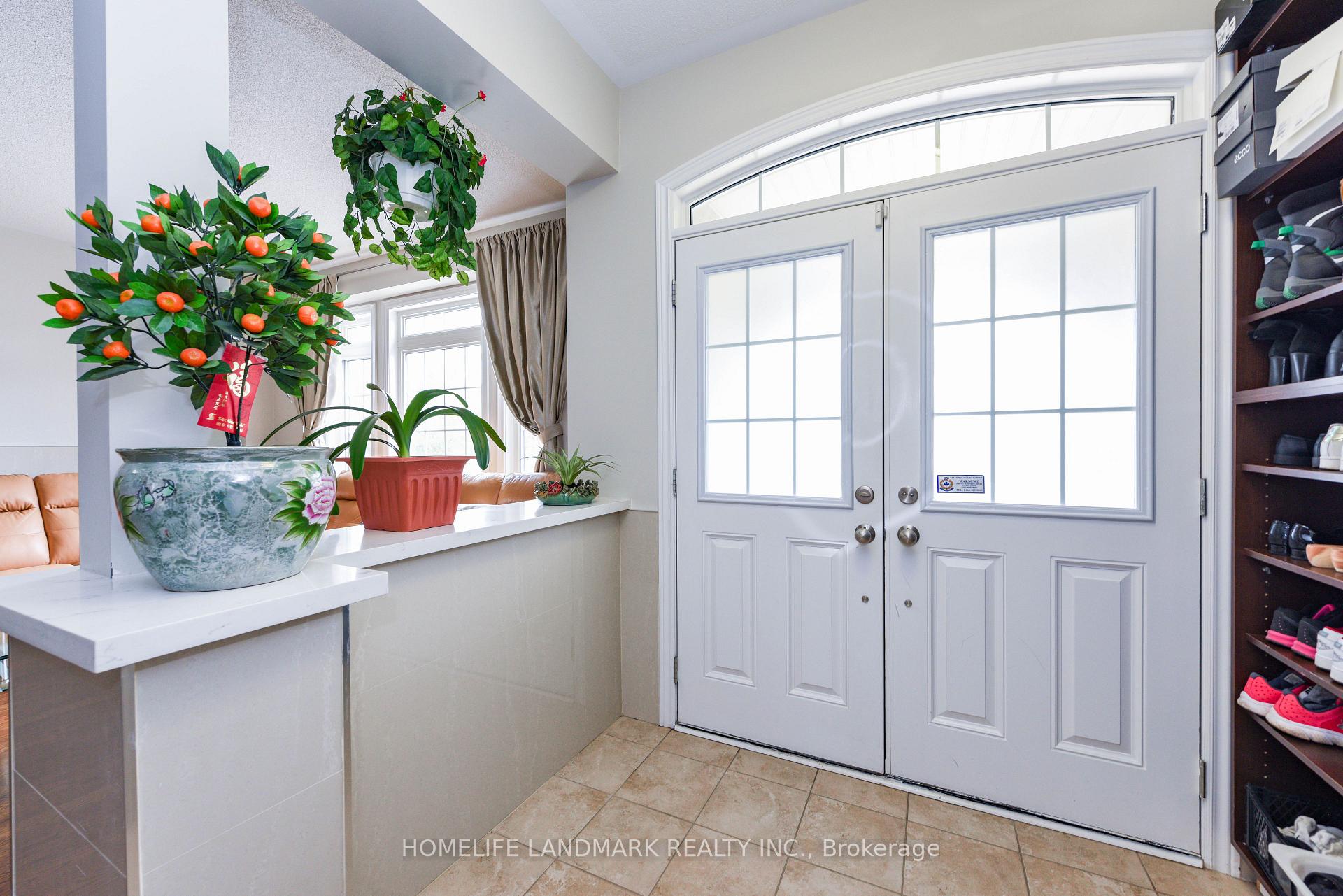 Photo 3 of 210 Castle Oaks Crossing W, Brampton, Bram East — HOMEH