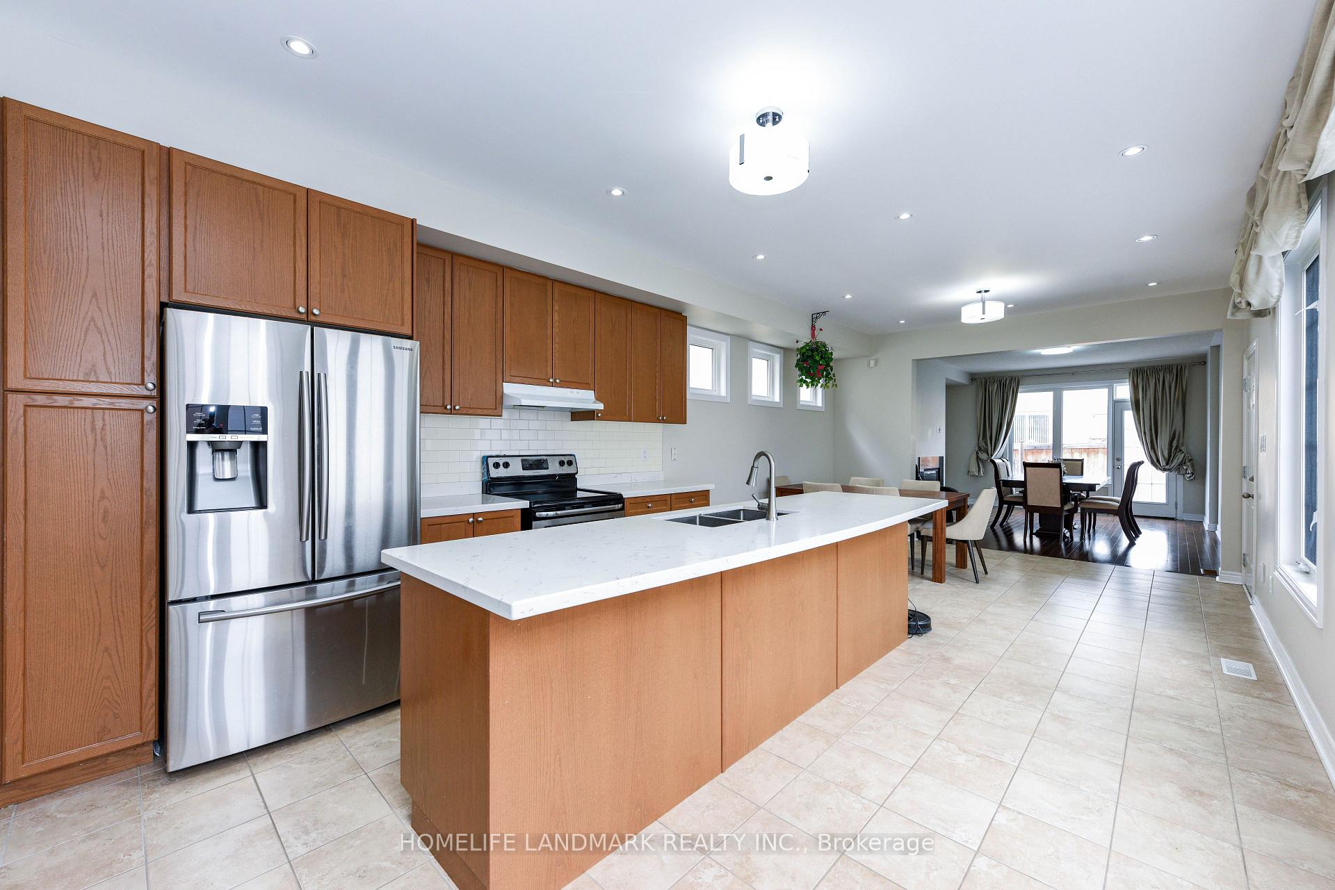 Photo 15 of 210 Castle Oaks Crossing W, Brampton, Bram East — HOMEH