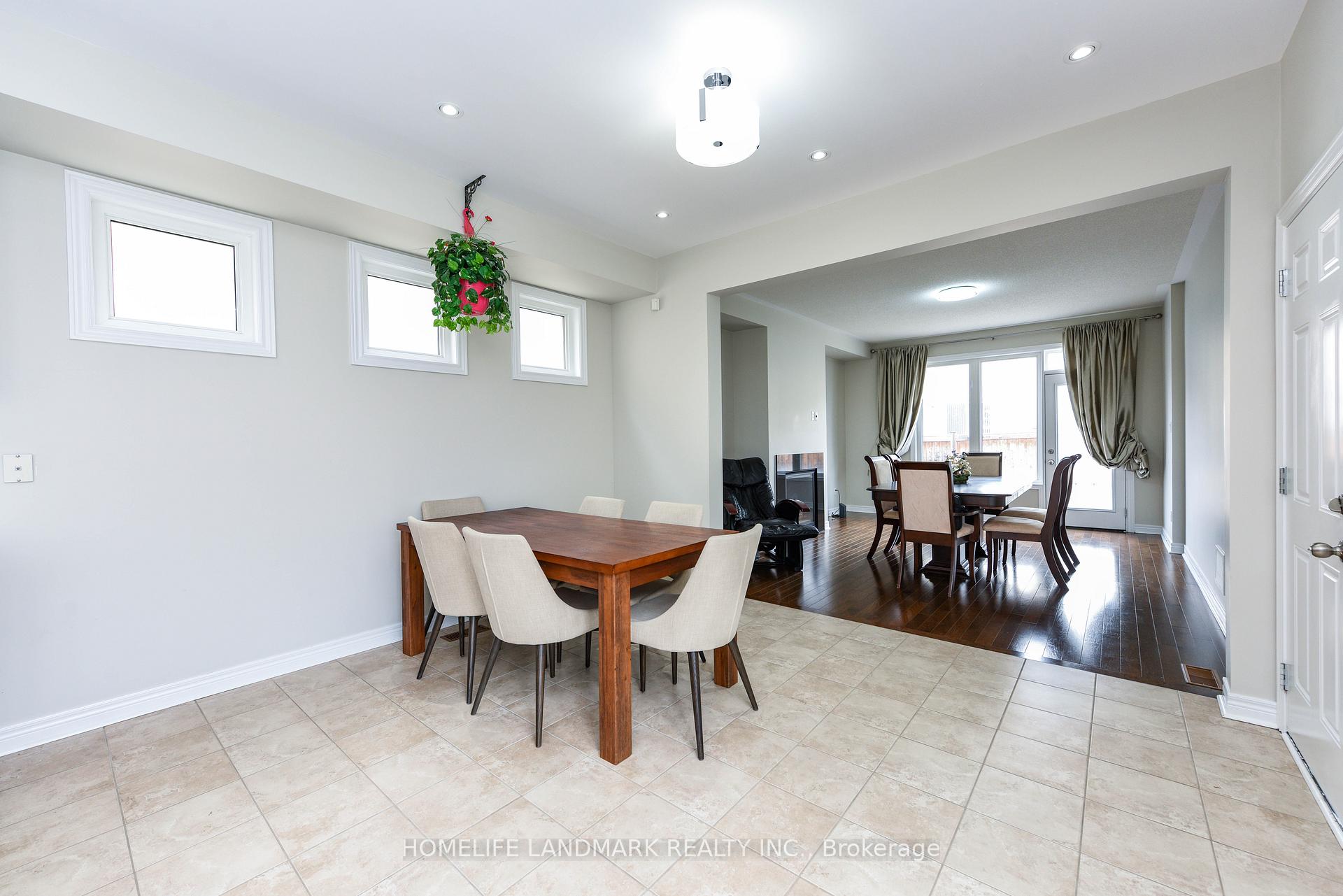 Photo 18 of 210 Castle Oaks Crossing W, Brampton, Bram East — HOMEH