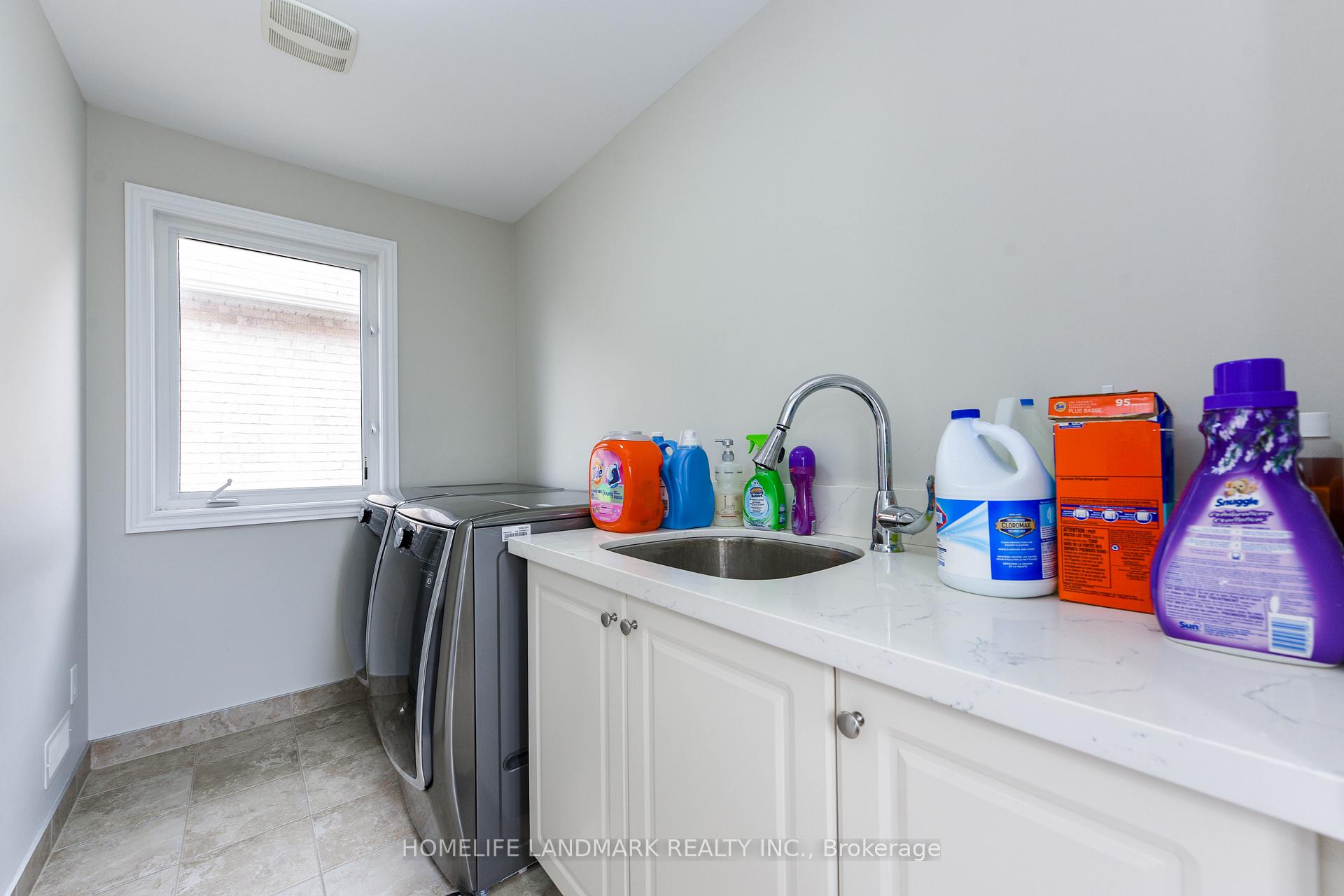 Photo 9 of 210 Castle Oaks Crossing W, Brampton, Bram East — HOMEH