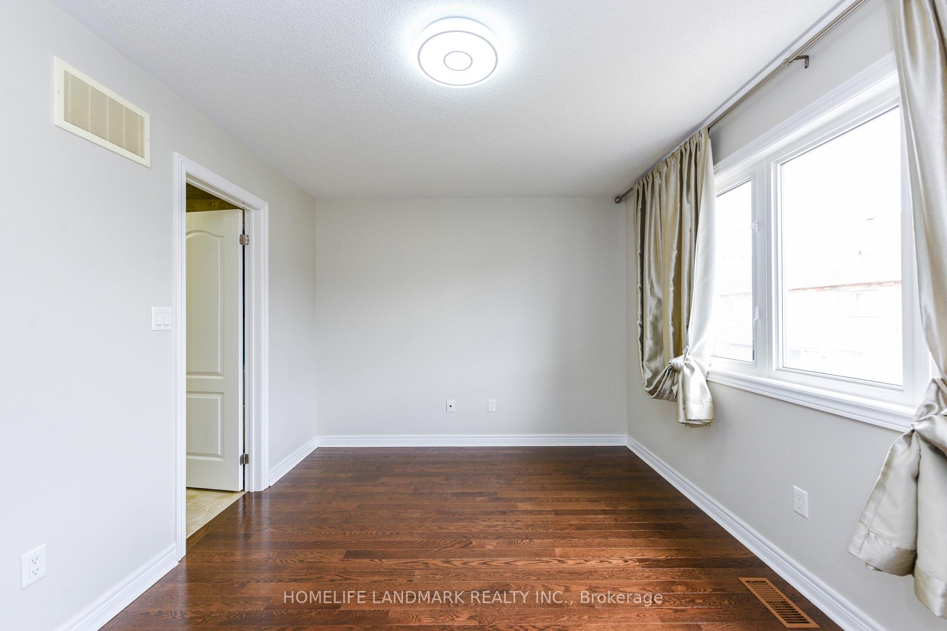 Photo 37 of 210 Castle Oaks Crossing W, Brampton, Bram East — HOMEH