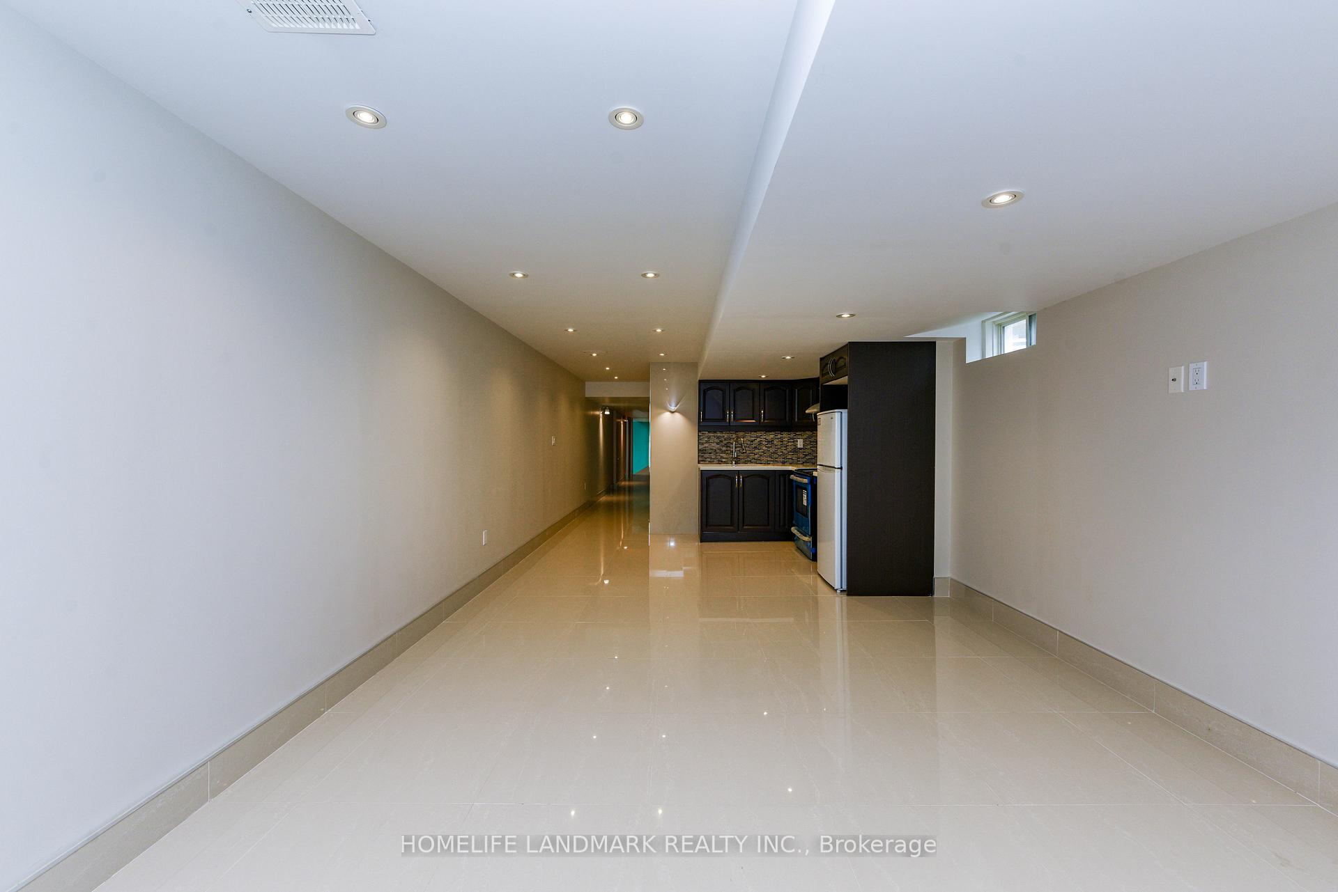 Photo 45 of 210 Castle Oaks Crossing W, Brampton, Bram East — HOMEH