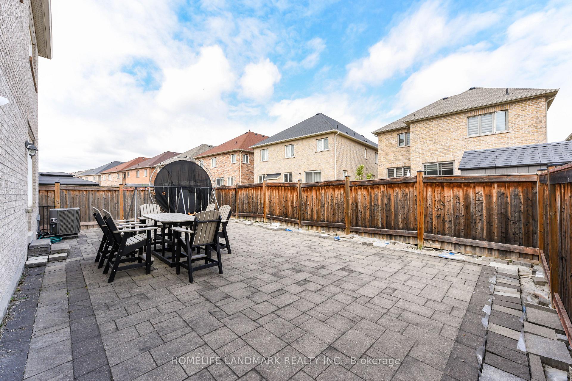 Photo 47 of 210 Castle Oaks Crossing W, Brampton, Bram East — HOMEH