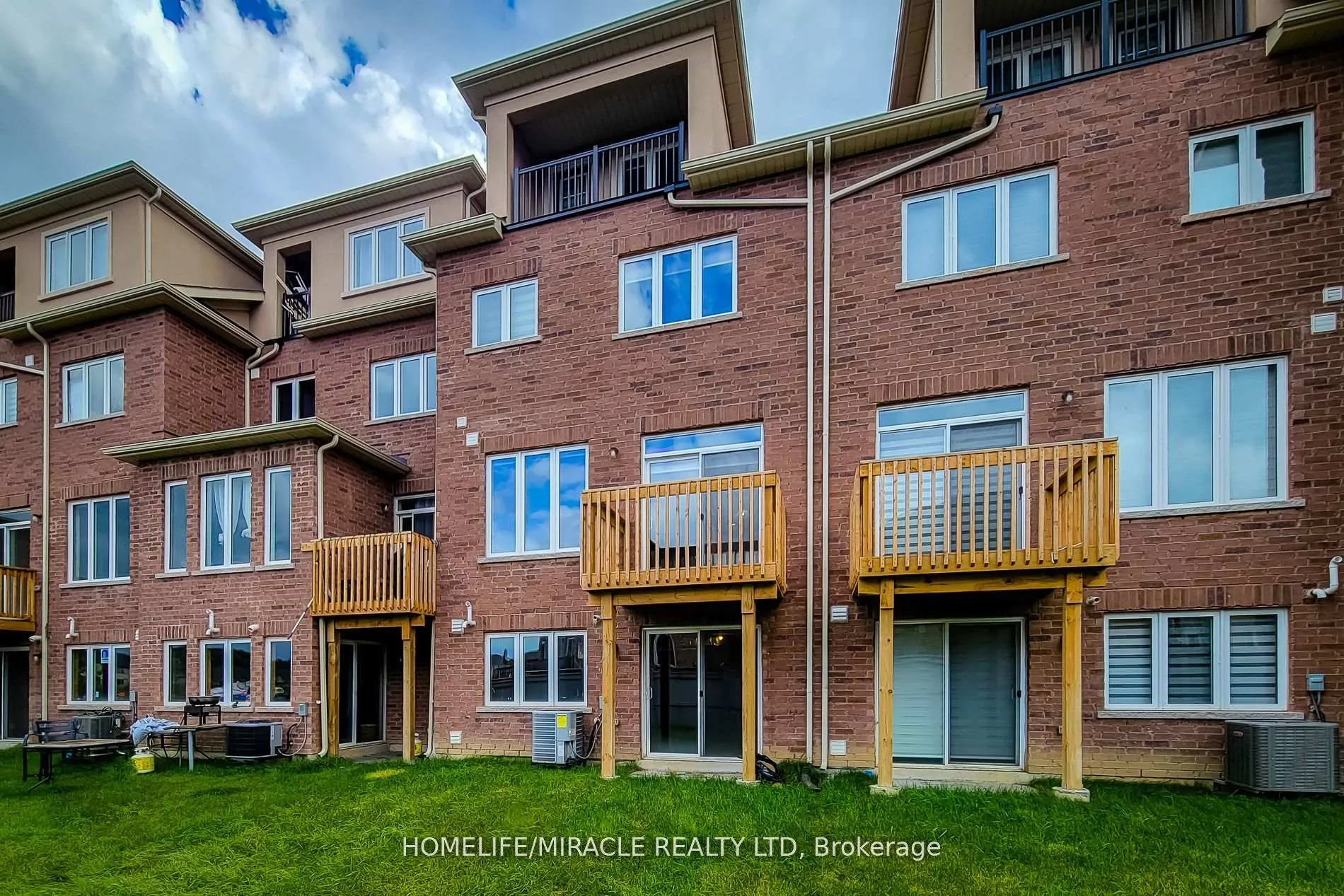 Photo 5 of 1101 Garner Road, Hamilton, Meadowlands — HOMEH