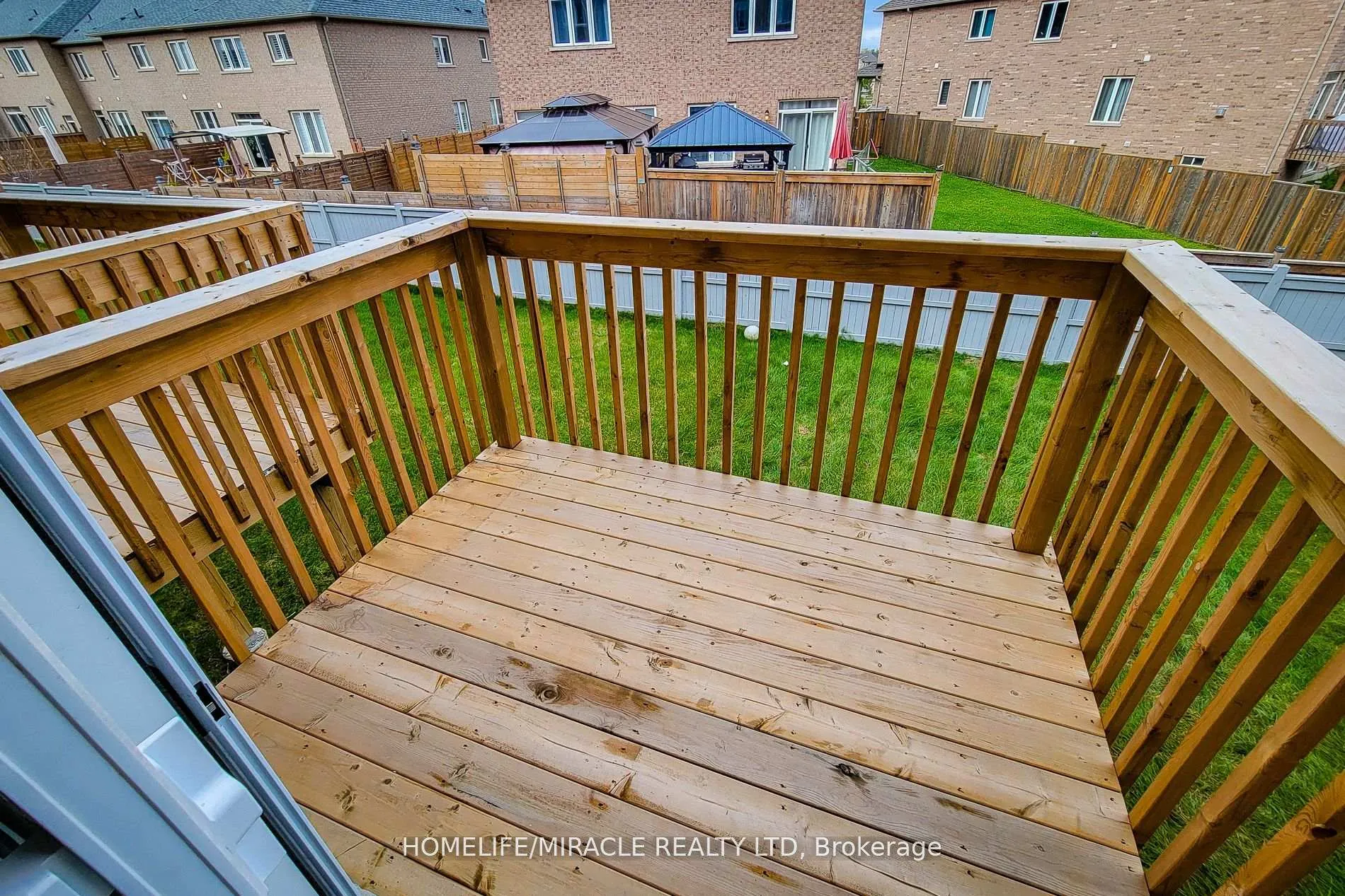 Photo 9 of 1101 Garner Road, Hamilton, Meadowlands — HOMEH