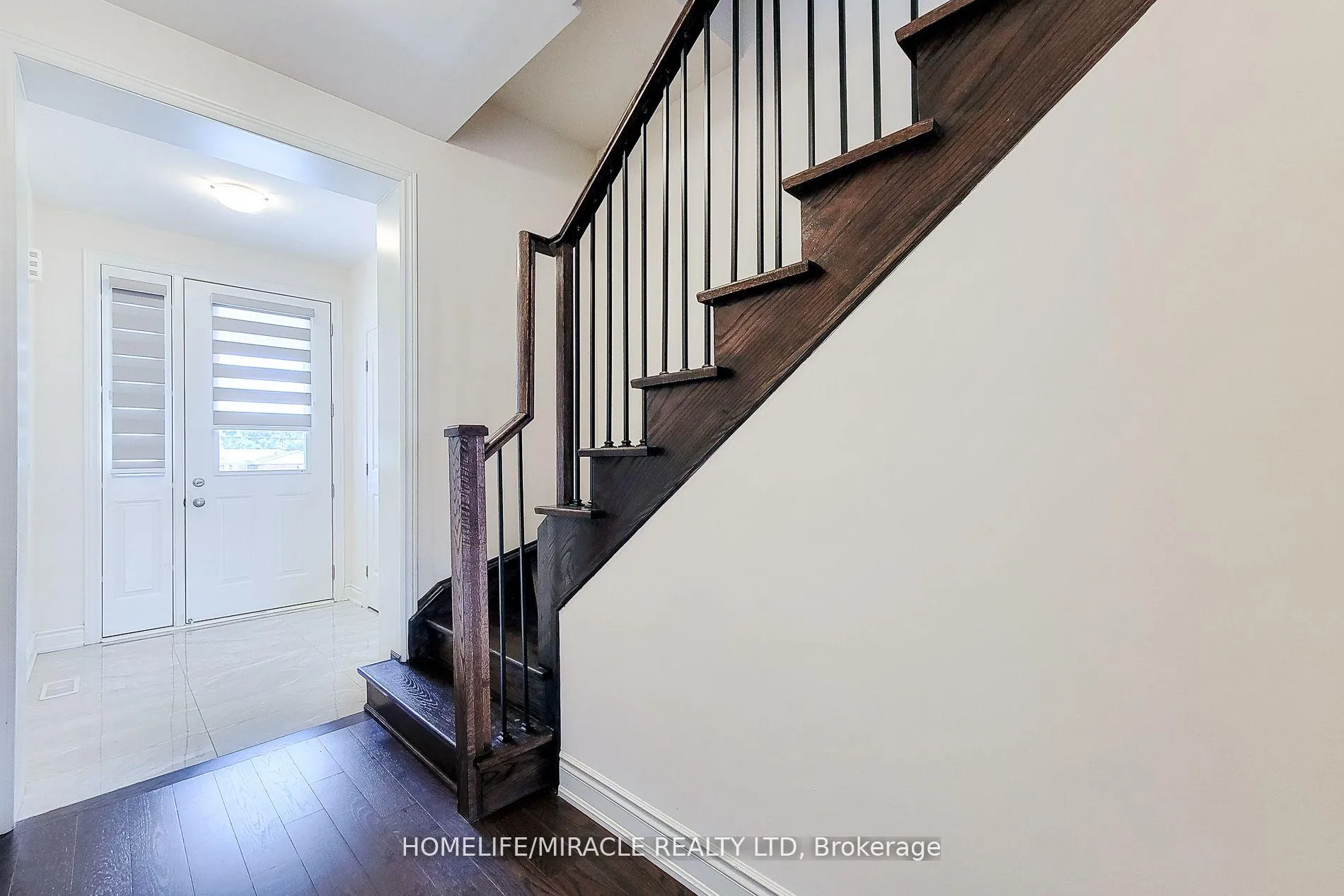 Photo 10 of 1101 Garner Road, Hamilton, Meadowlands — HOMEH