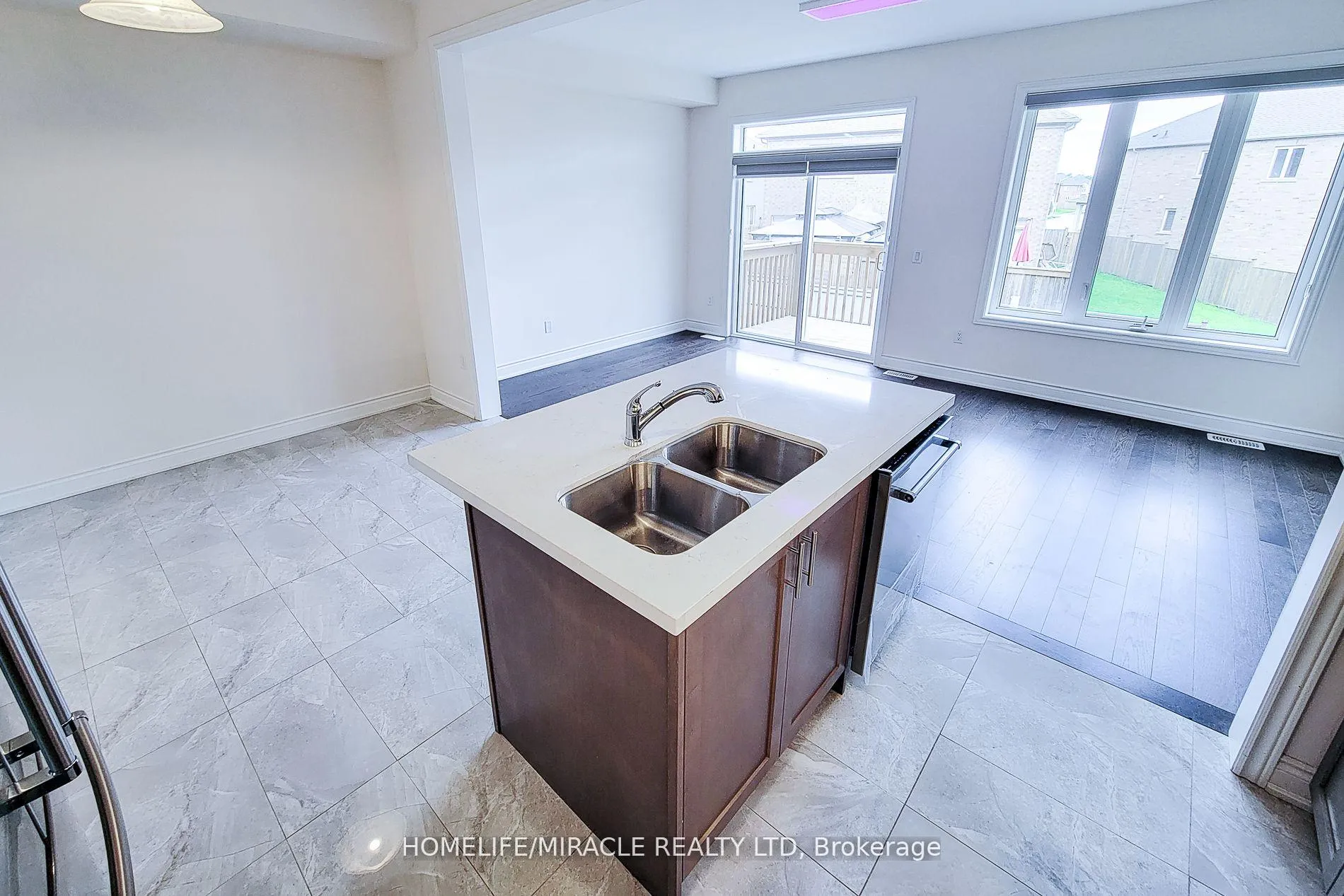 Photo 29 of 1101 Garner Road, Hamilton, Meadowlands — HOMEH