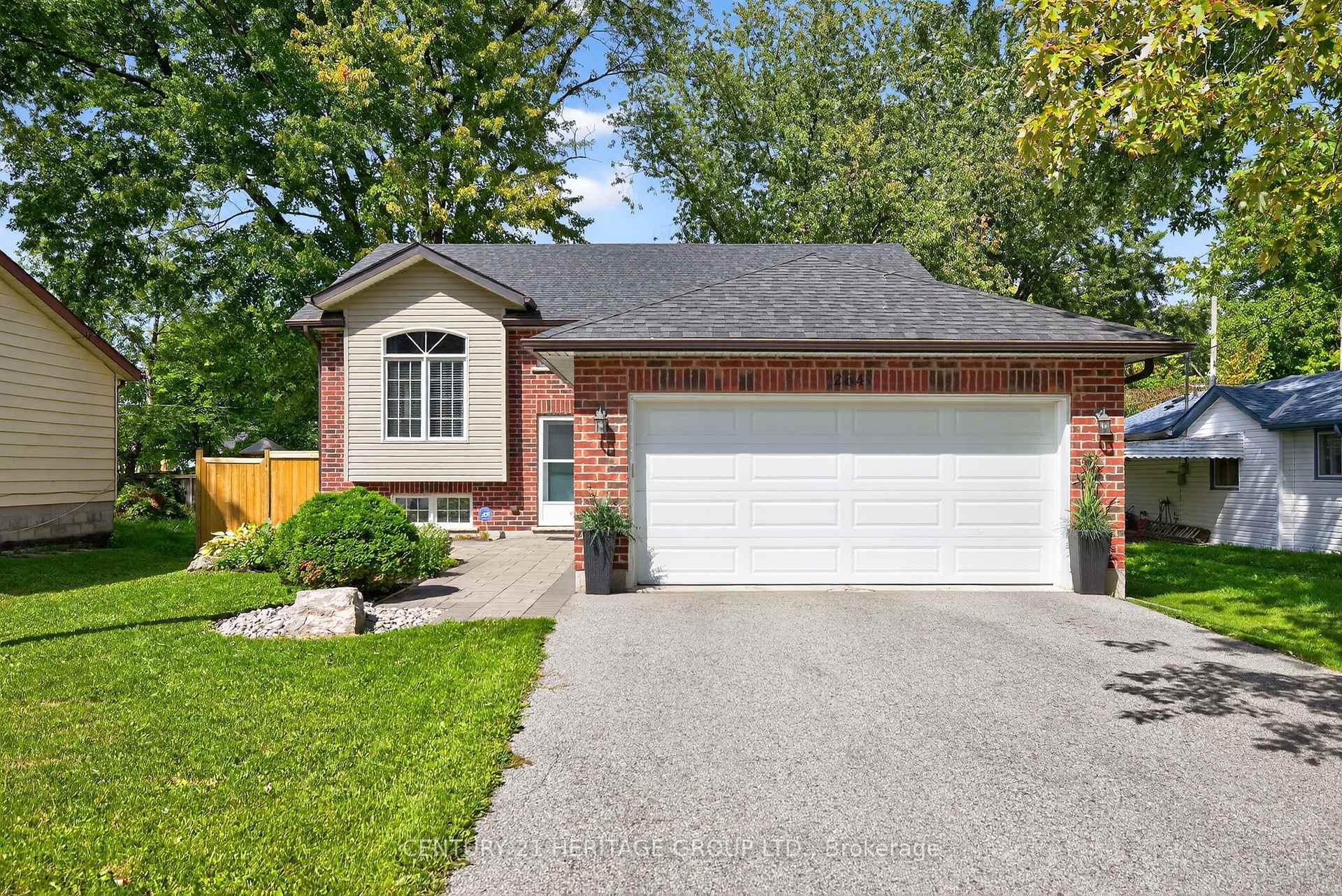 Photo 2 of 264 Glenwoods Avenue, Georgina, Keswick South — HOMEH