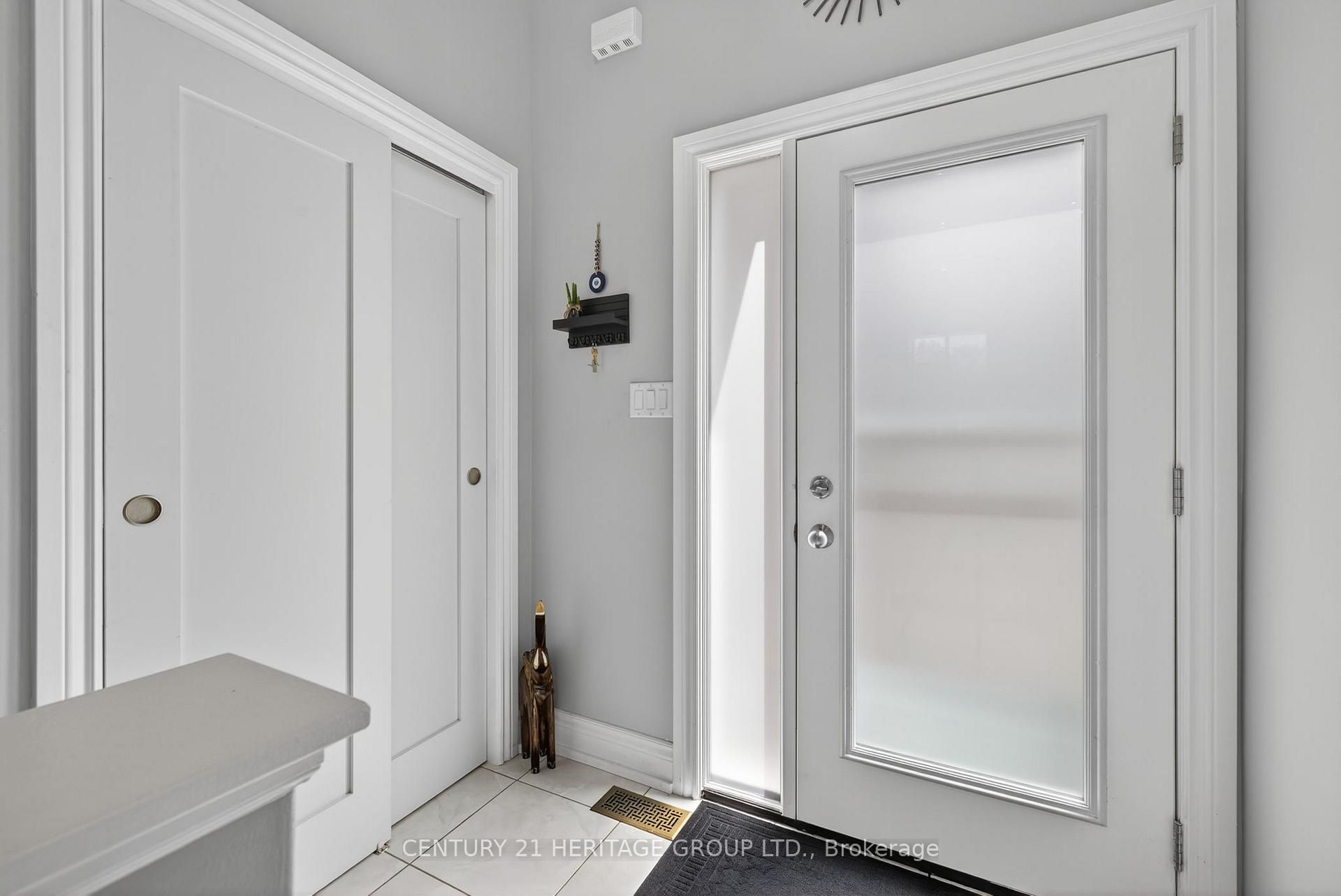 Photo 4 of 264 Glenwoods Avenue, Georgina, Keswick South — HOMEH