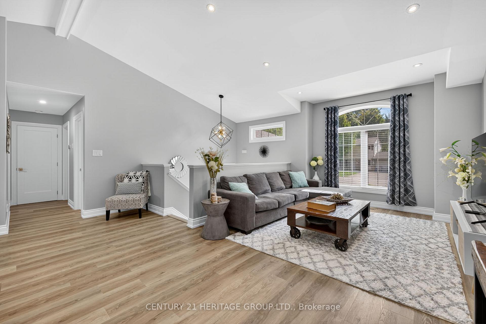 Photo 6 of 264 Glenwoods Avenue, Georgina, Keswick South — HOMEH