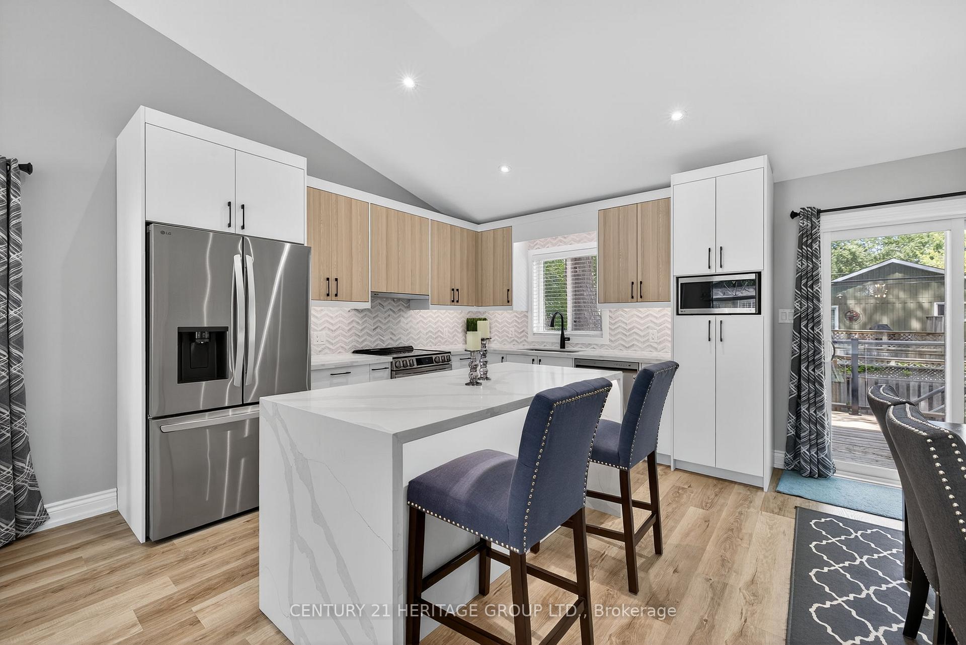 Photo 10 of 264 Glenwoods Avenue, Georgina, Keswick South — HOMEH
