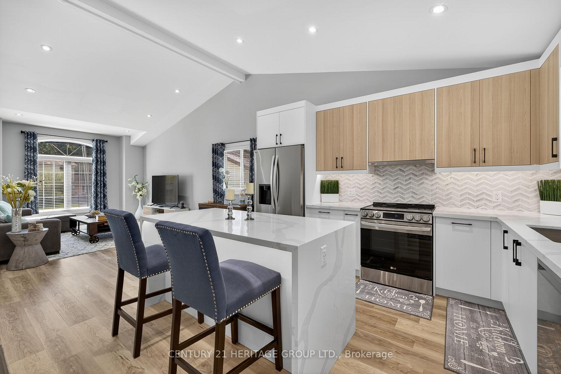 Photo 15 of 264 Glenwoods Avenue, Georgina, Keswick South — HOMEH