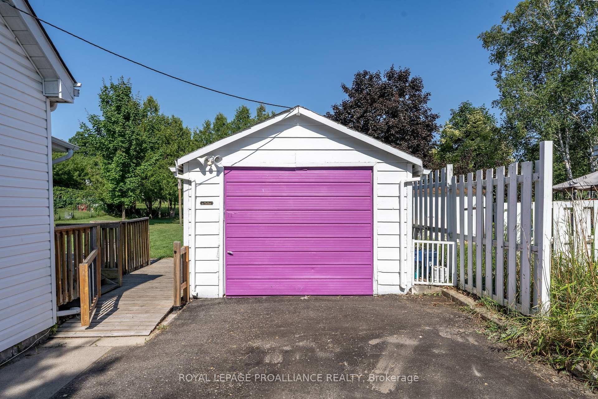 Photo 24 of 47 Orchard Drive, Belleville, Belleville Ward — HOMEH