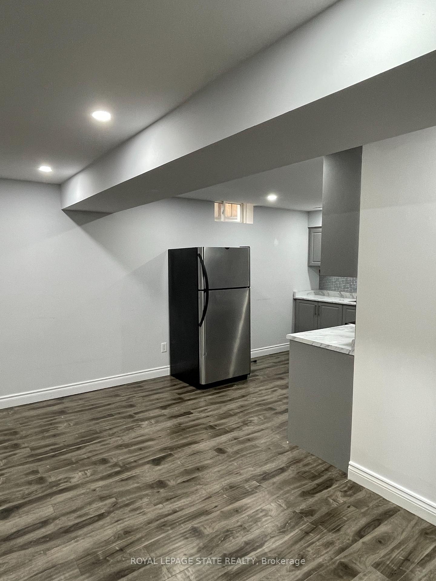 Photo 5 of Unit B, 125 Lampman Drive, Grimsby, Grimsby West — HOMEH