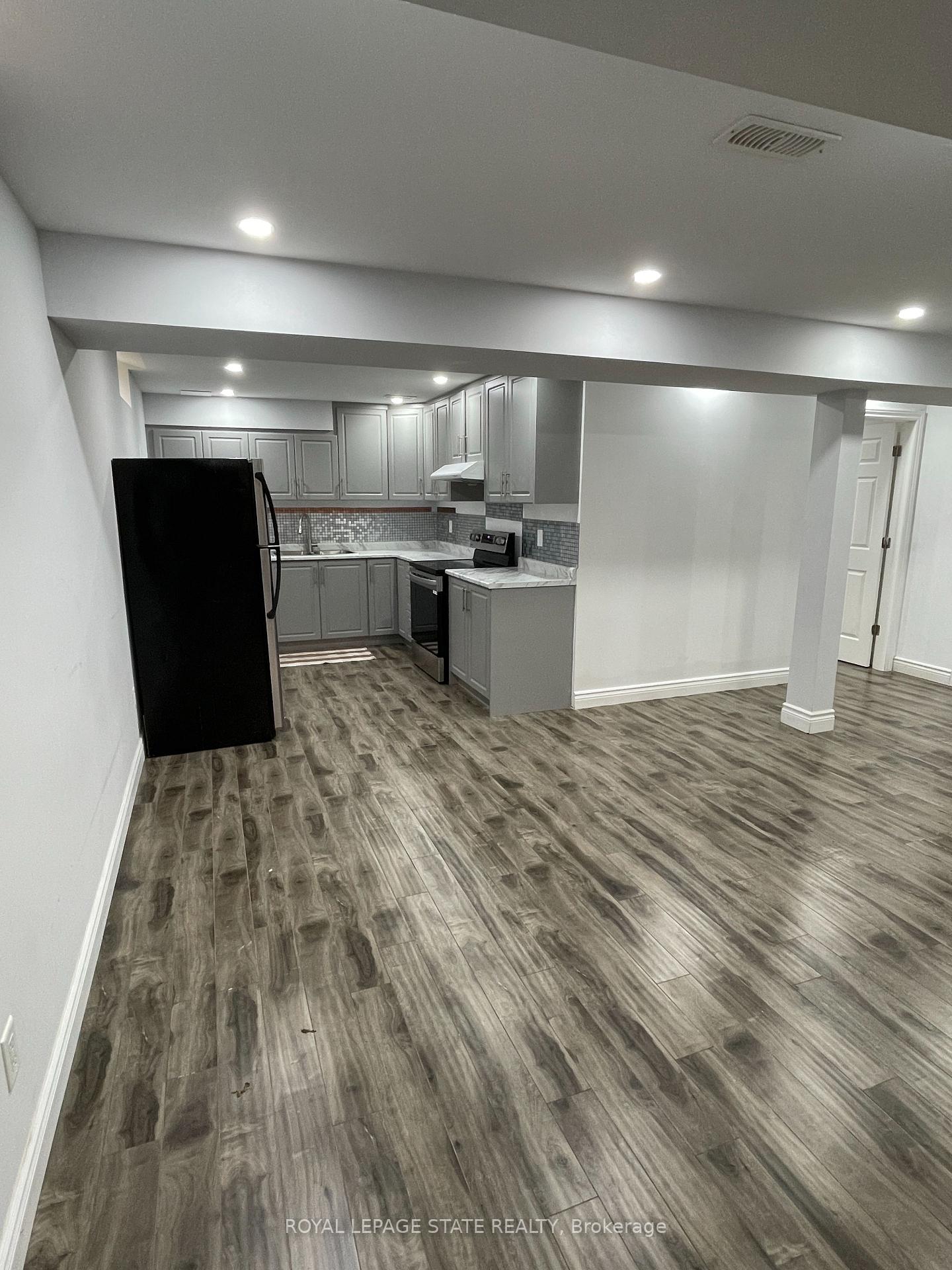 Photo 6 of Unit B, 125 Lampman Drive, Grimsby, Grimsby West — HOMEH