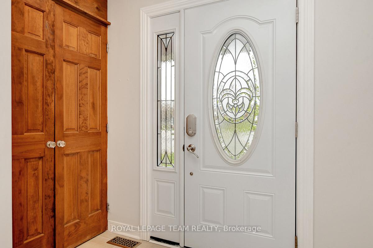 Photo 3 of 25 Sarrazin Way, Ottawa, Barrhaven - Cedargrove/Fraserdale — HOMEH